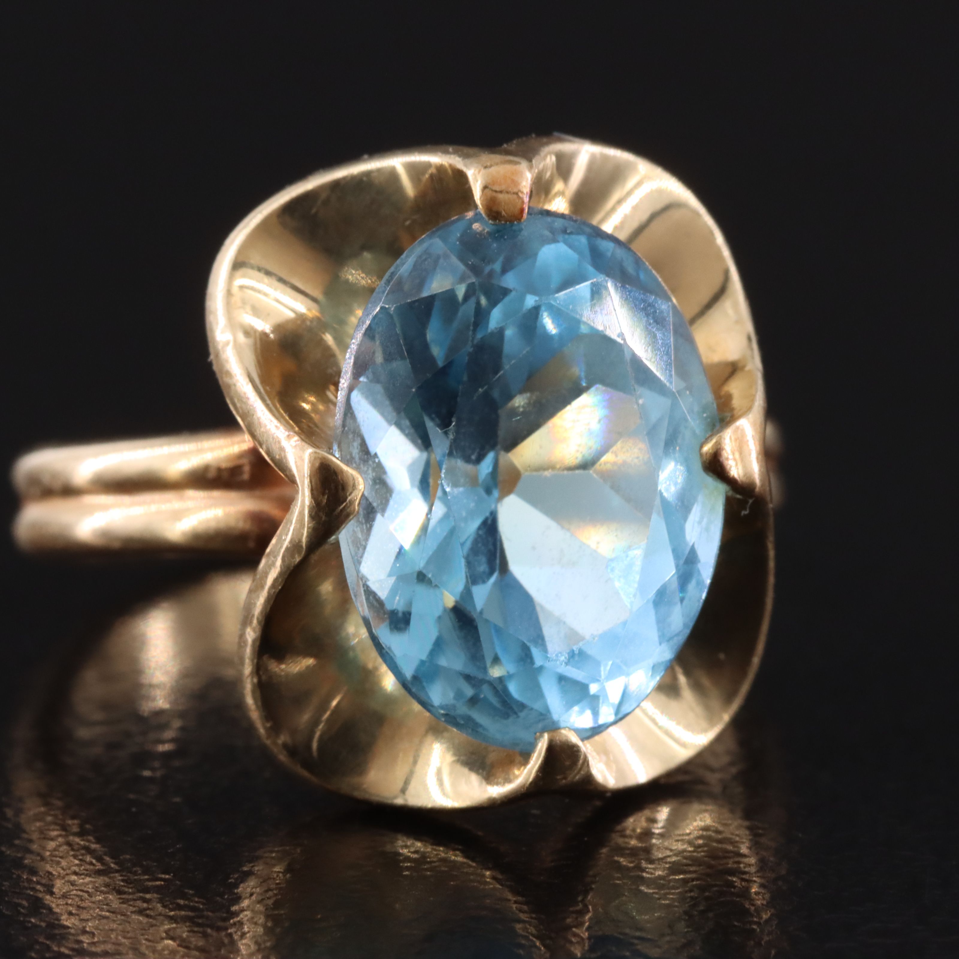 14K Scalloped 4.30 CT Aquamarine Ring