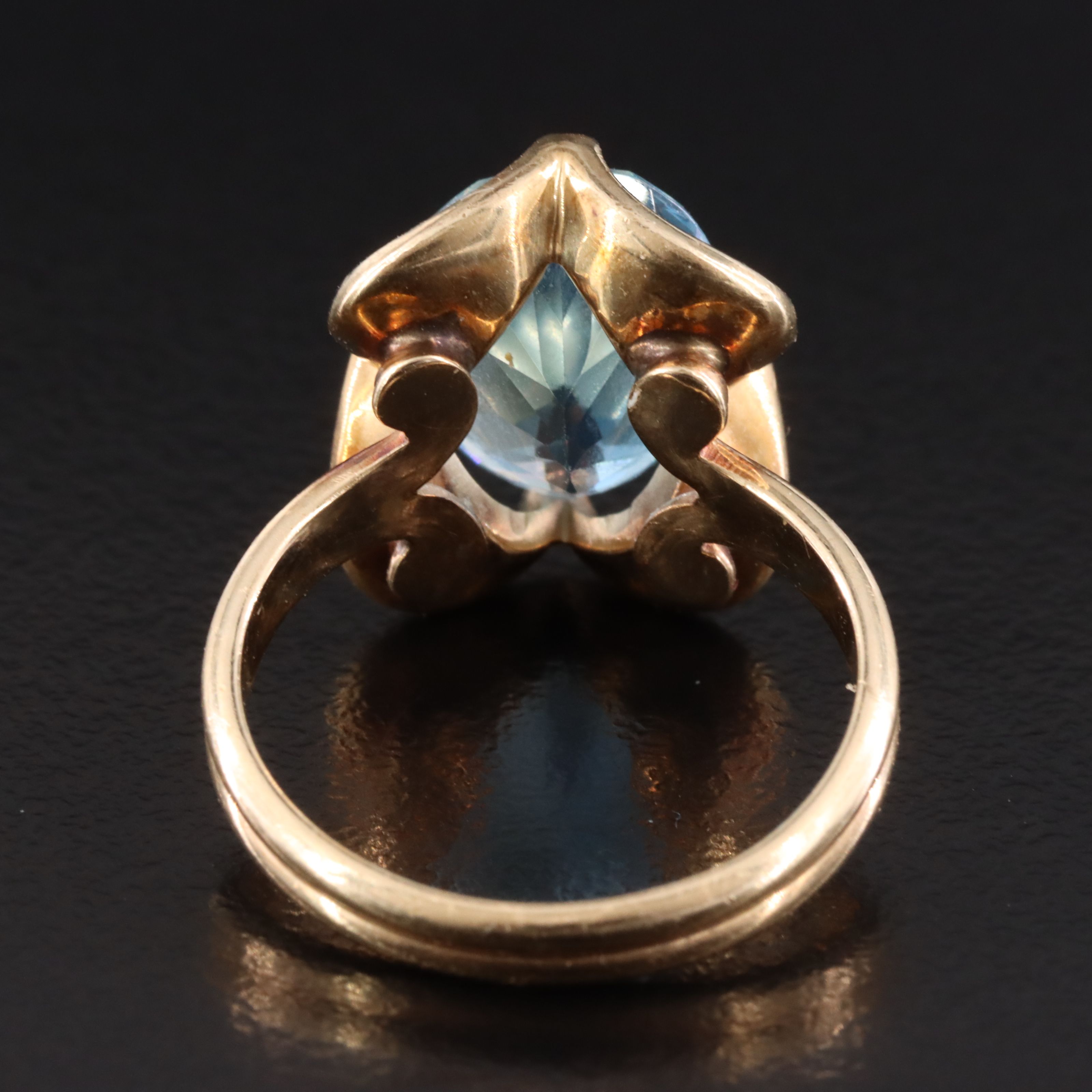 14K Scalloped 4.30 CT Aquamarine Ring