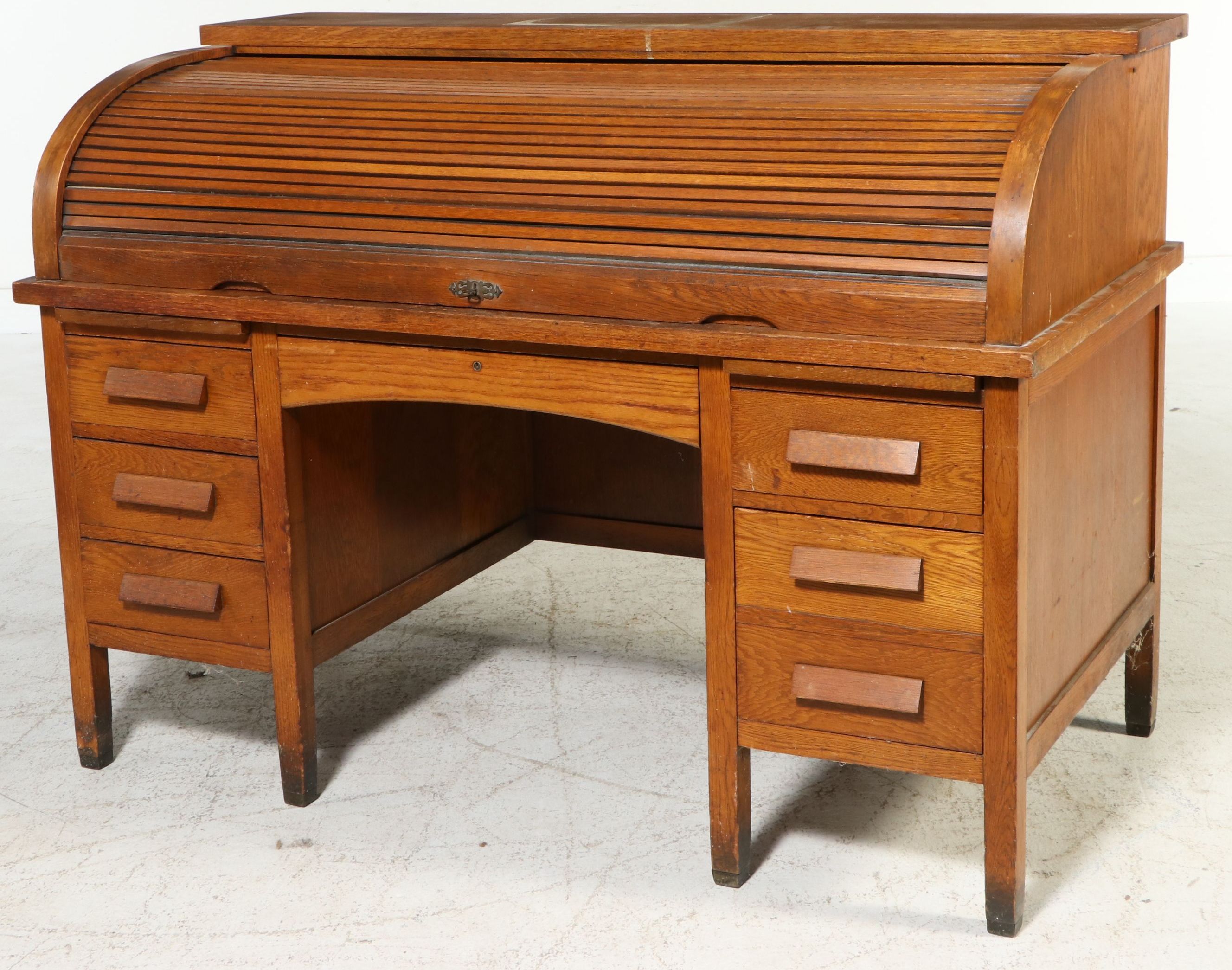 Hoosier Manufacturing Co. Oak Roll-Top Desk, Early 20th Century