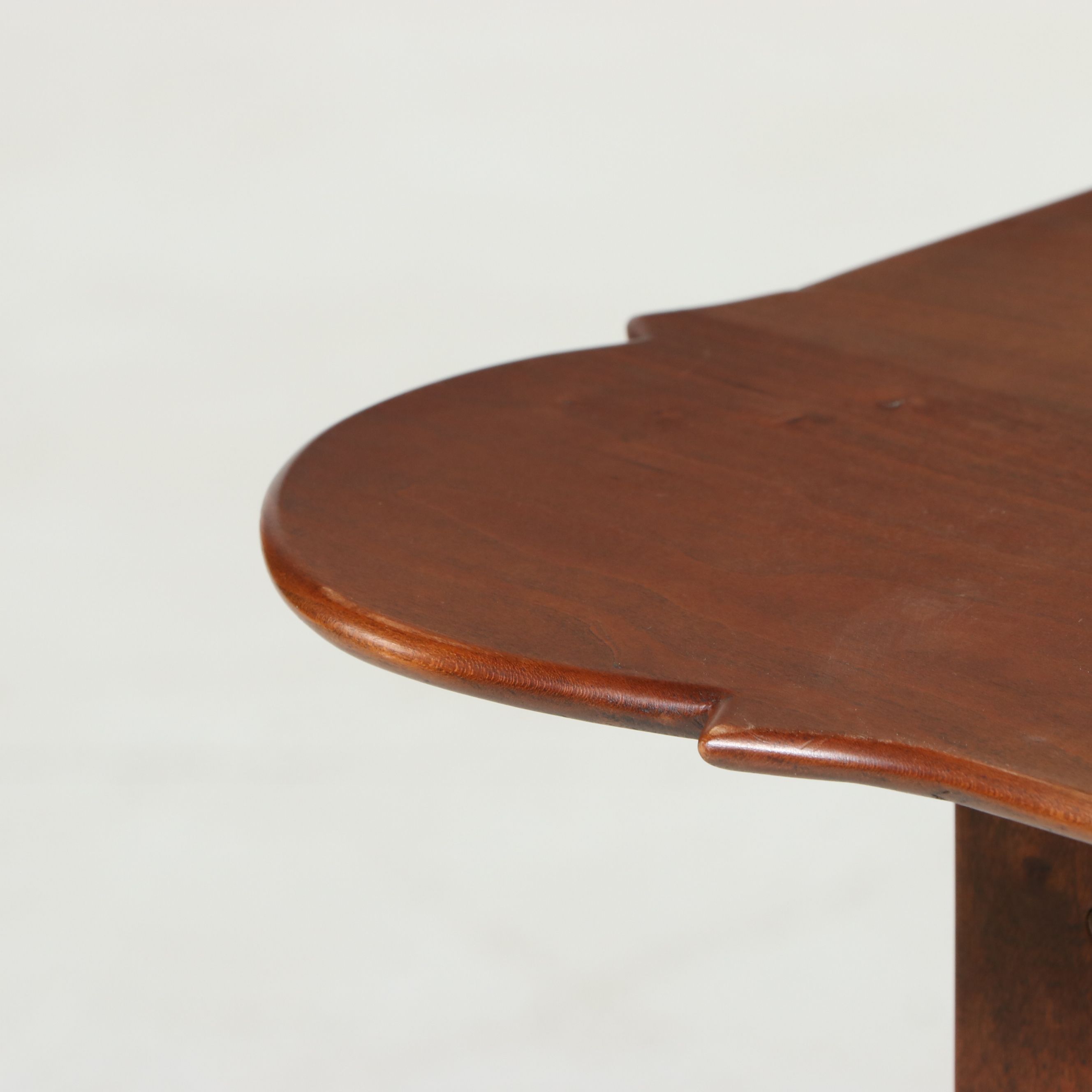 Queen Anne Style Scalloped Top Occasional Table, Mid to Late 20th Century