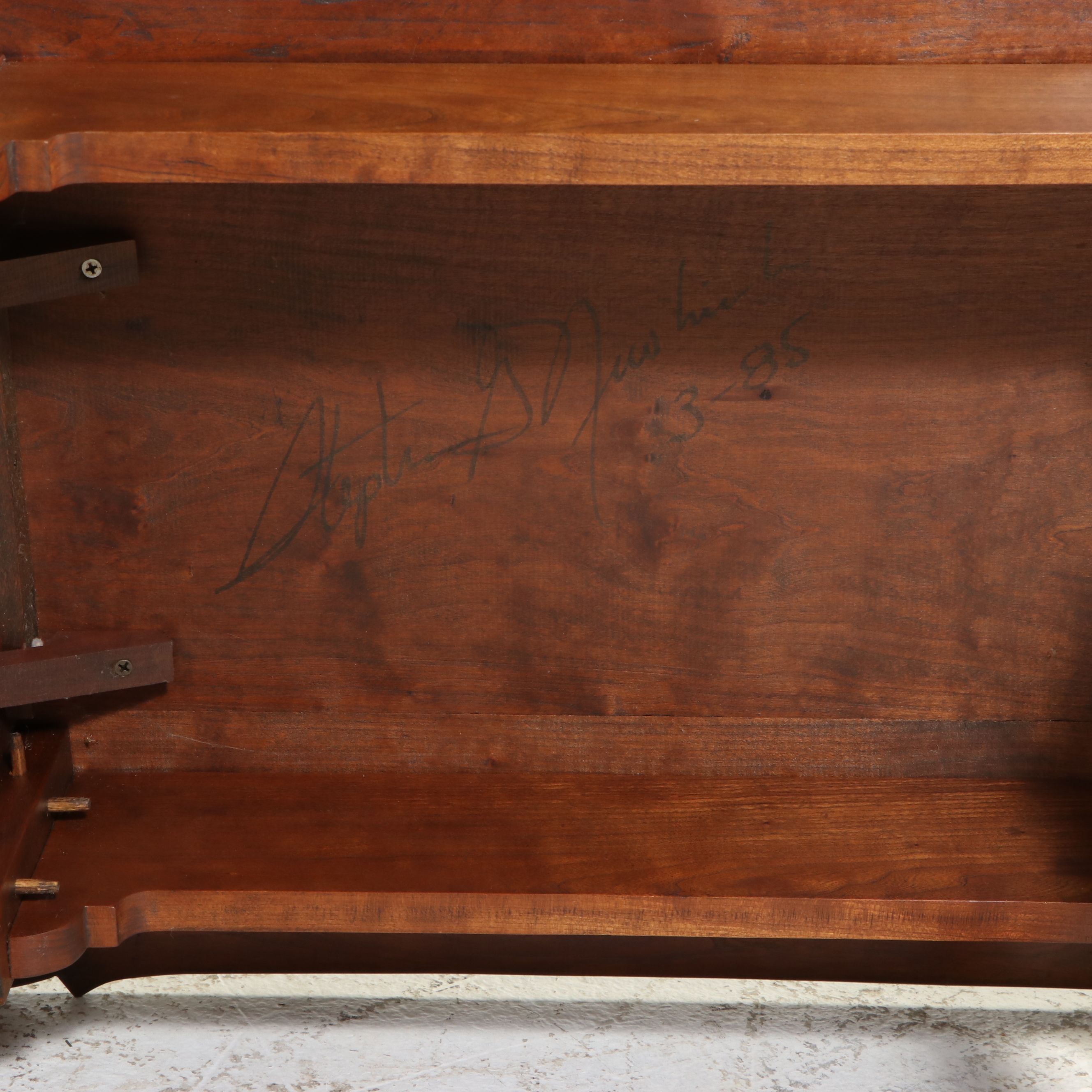 Queen Anne Style Scalloped Top Occasional Table, Mid to Late 20th Century