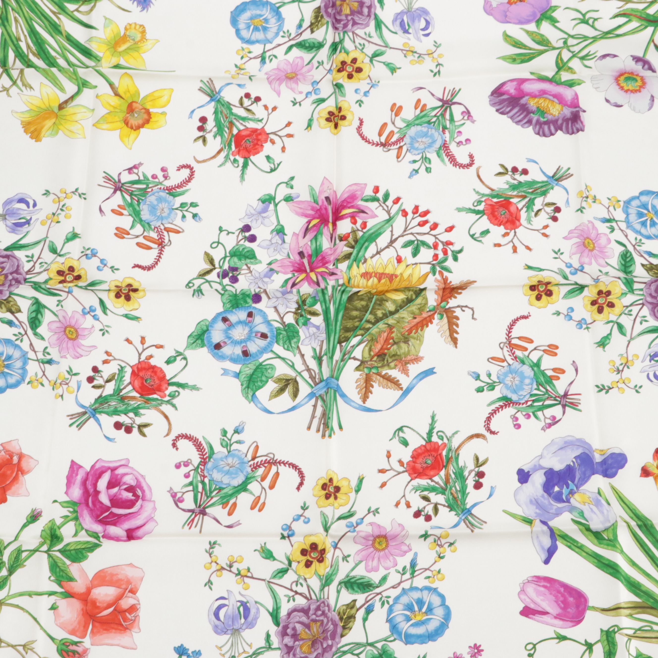 Gucci Nosegay Pattern Scarf 90 in Silk Twill with Retail Sleeve