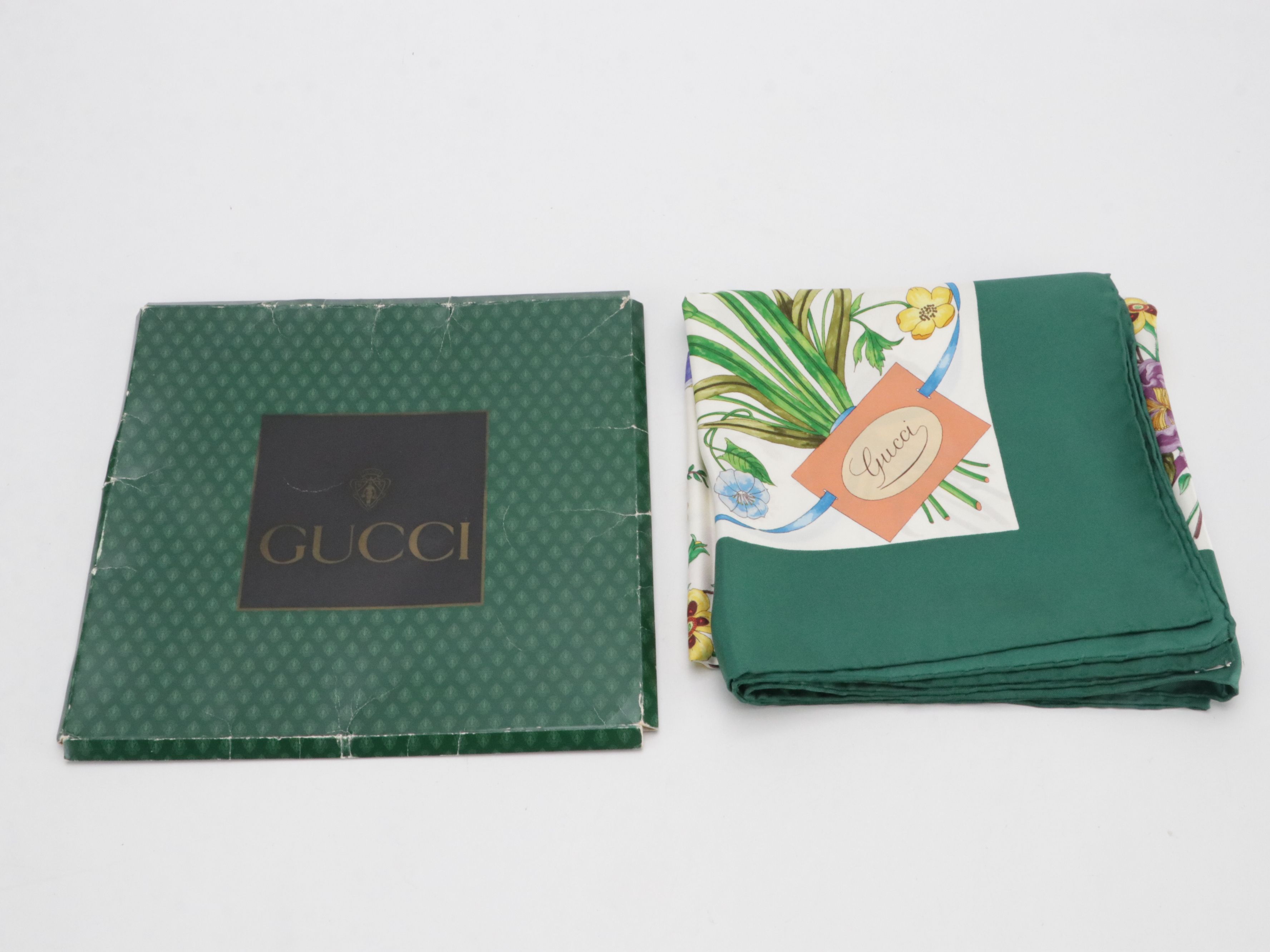Gucci Nosegay Pattern Scarf 90 in Silk Twill with Retail Sleeve