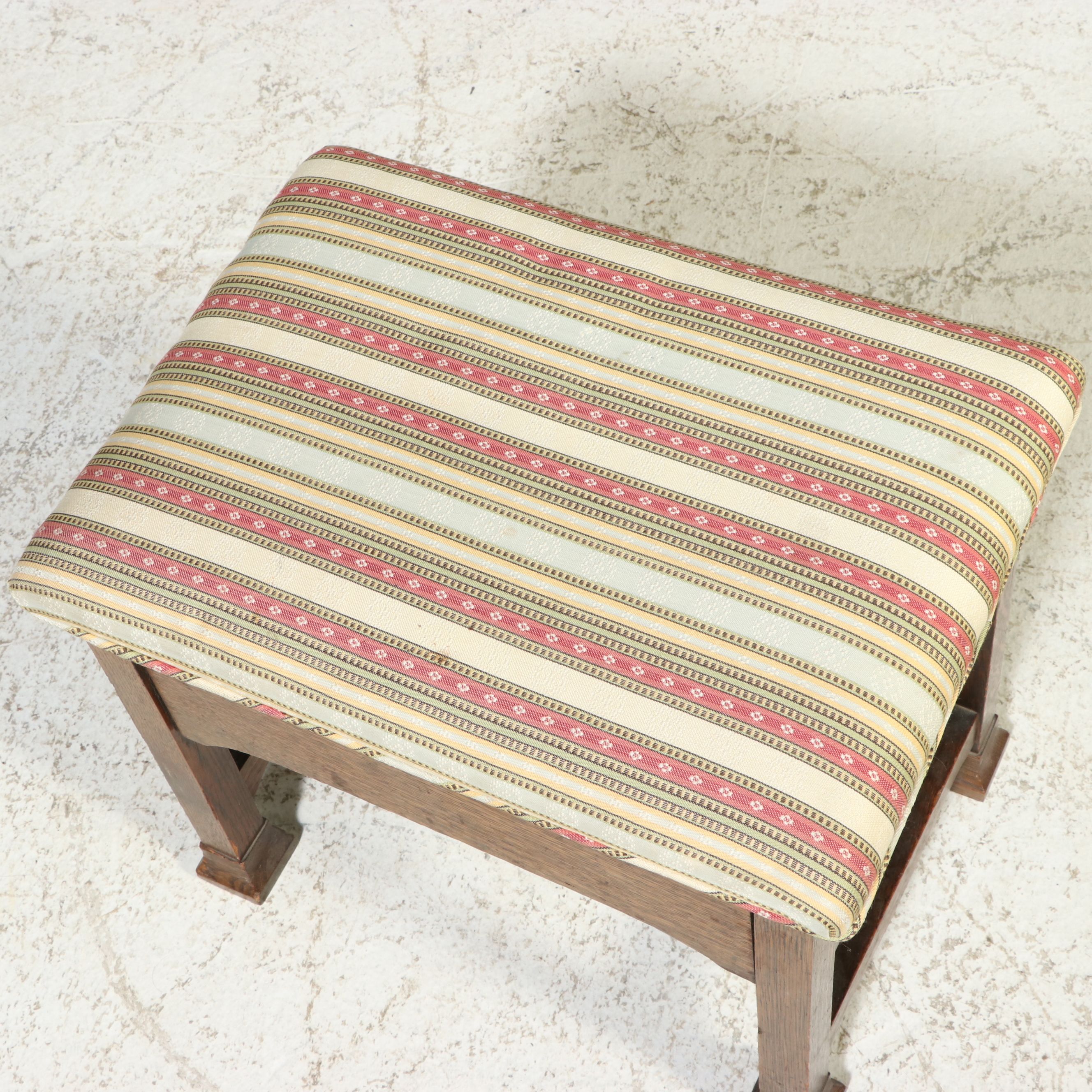 Arts & Crafts Oak Storage Footstool, Early 20th Century