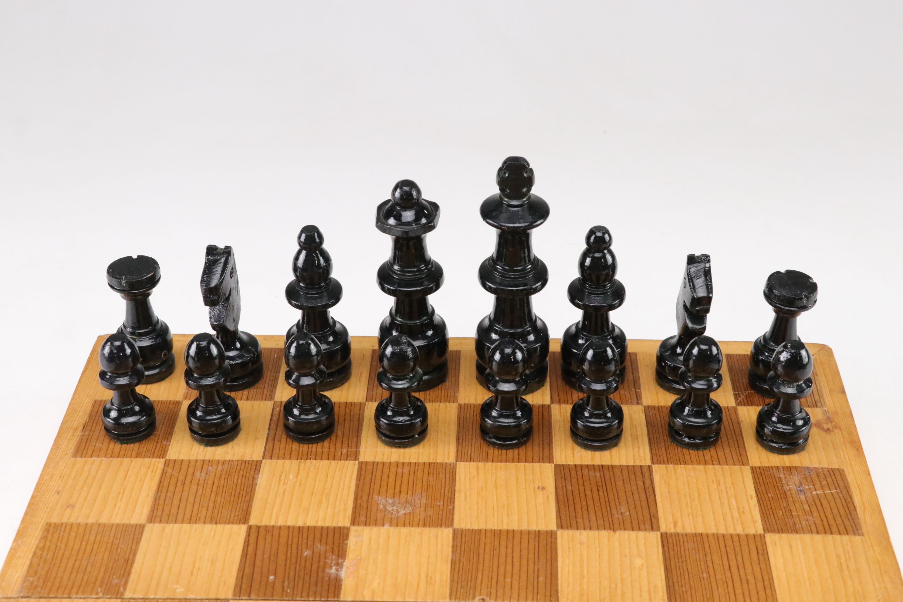 Double Fifteen Dominoes Set with Mexican Train Dominoes and Wooden Chess Set