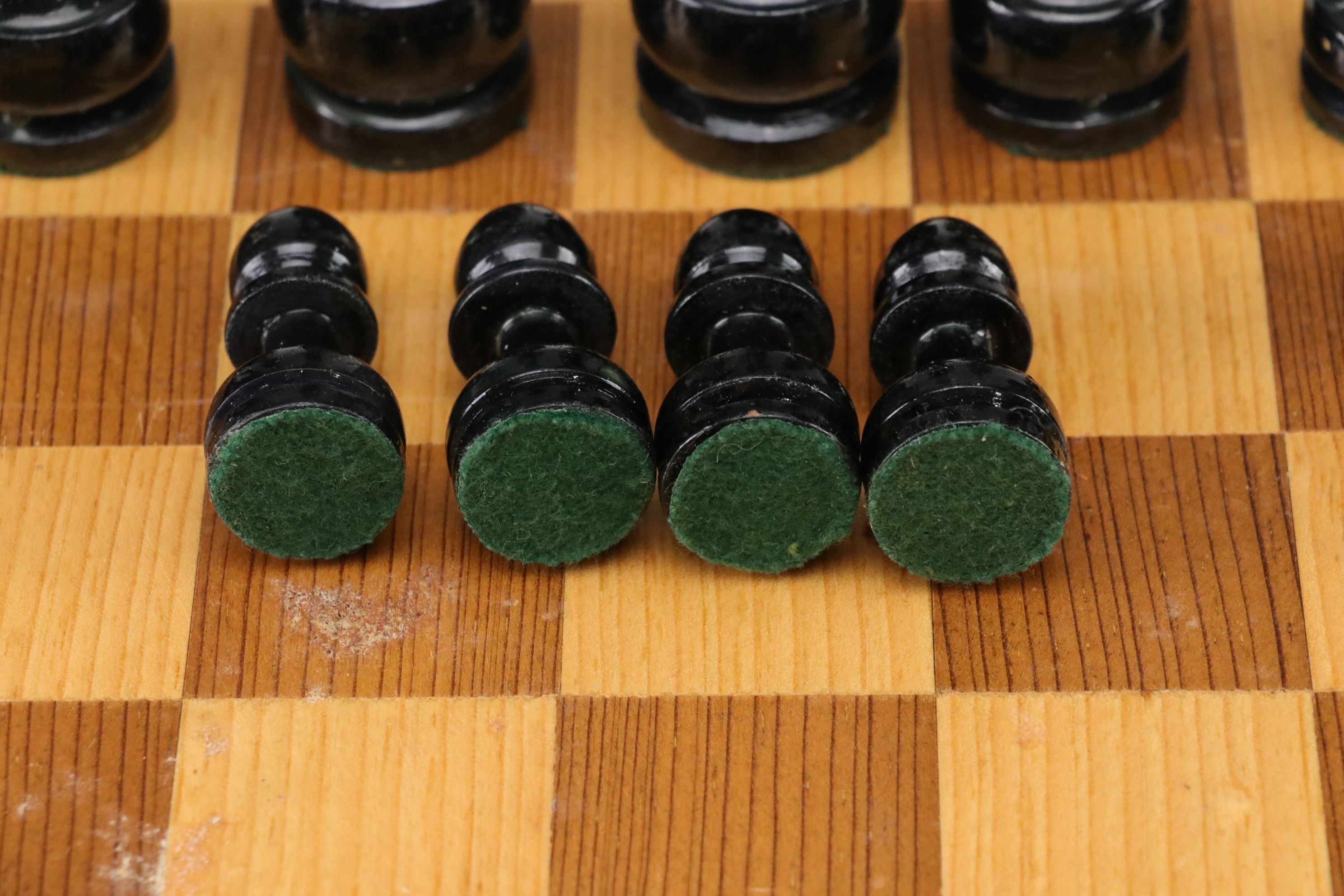 Double Fifteen Dominoes Set with Mexican Train Dominoes and Wooden Chess Set