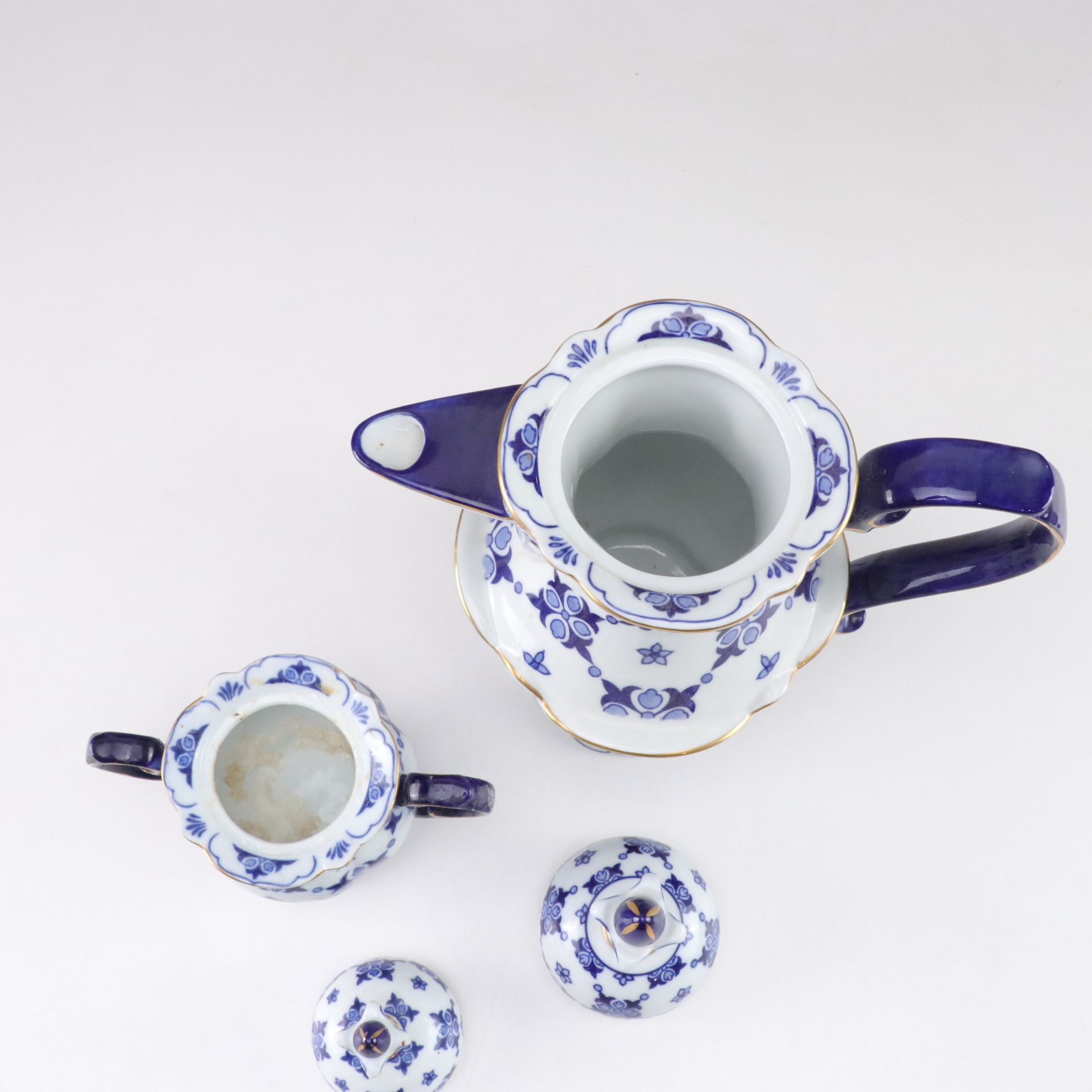 Chinese "Canton Blue" Dinnerware Collection with Serving Pieces