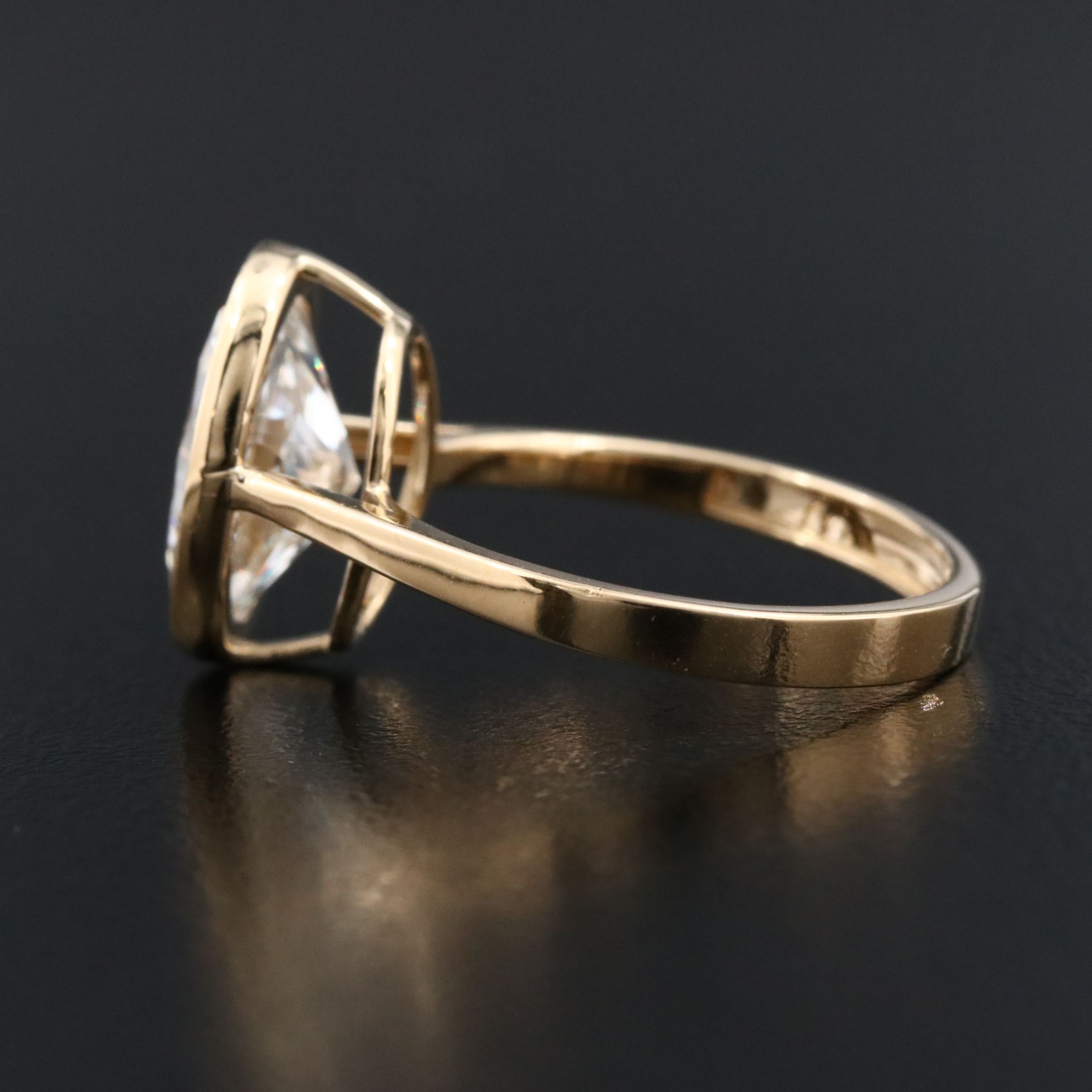 18K 3.09 CT Lab Grown Diamond Solitaire Ring with IGI Report