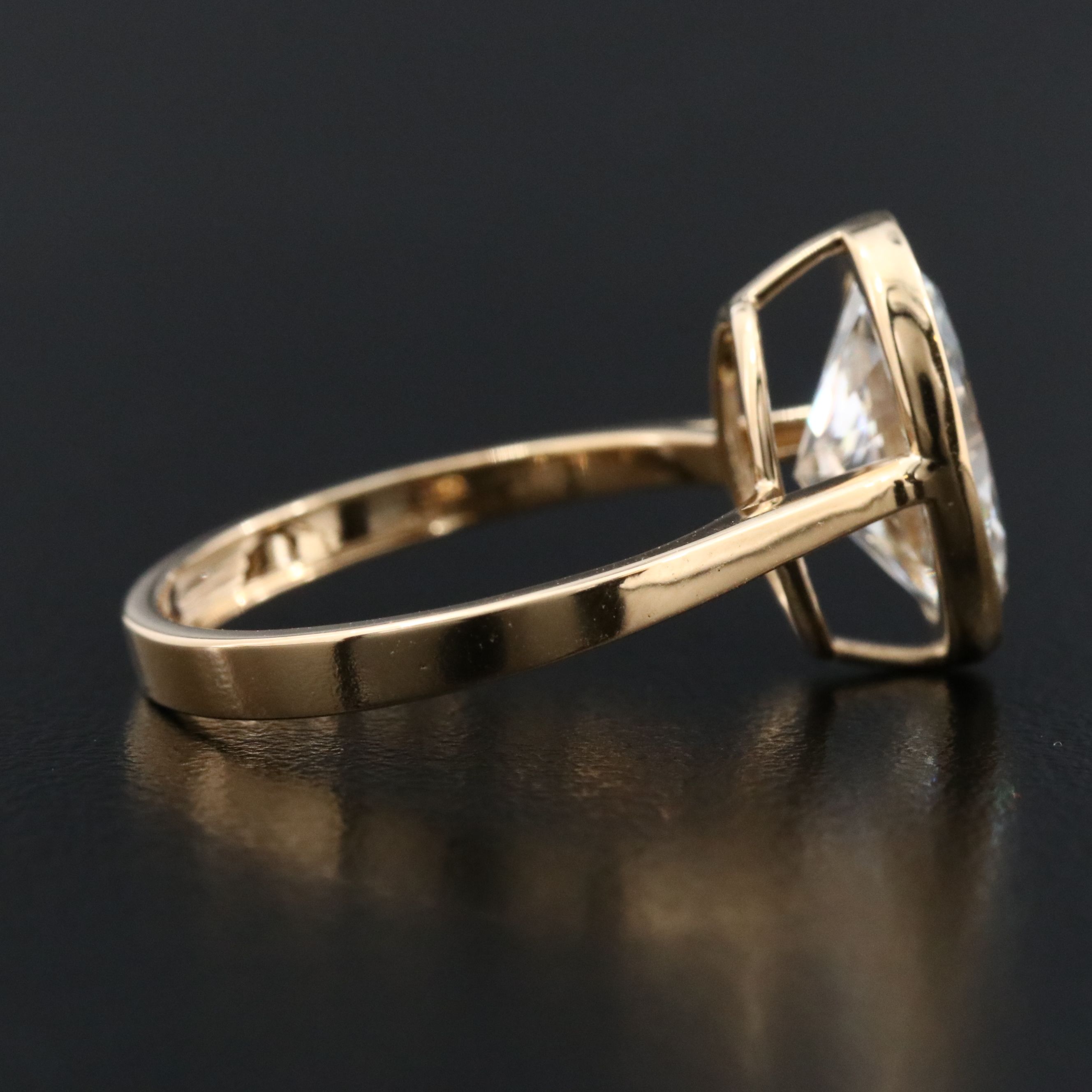 18K 3.09 CT Lab Grown Diamond Solitaire Ring with IGI Report