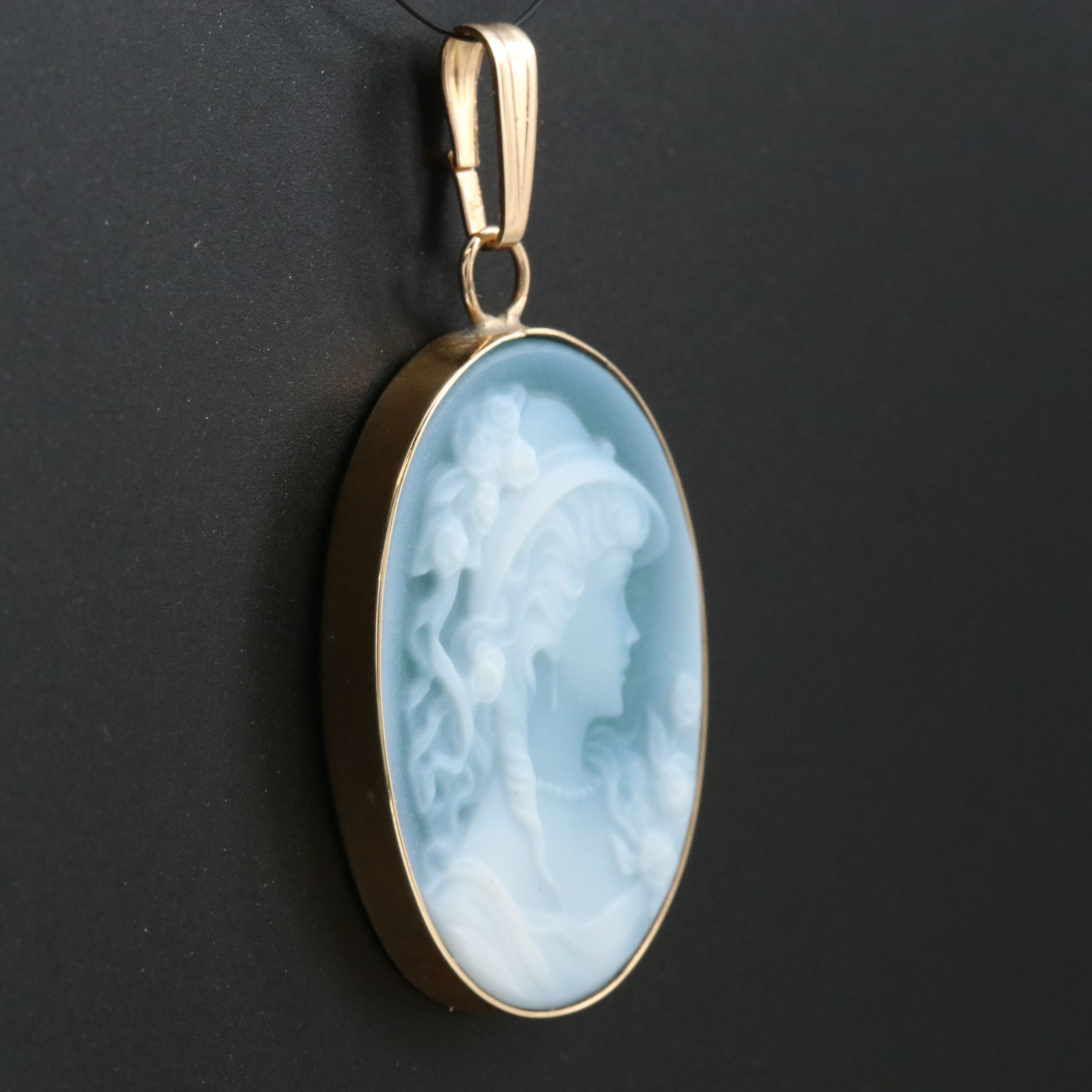 14K Agate Cameo Pendant