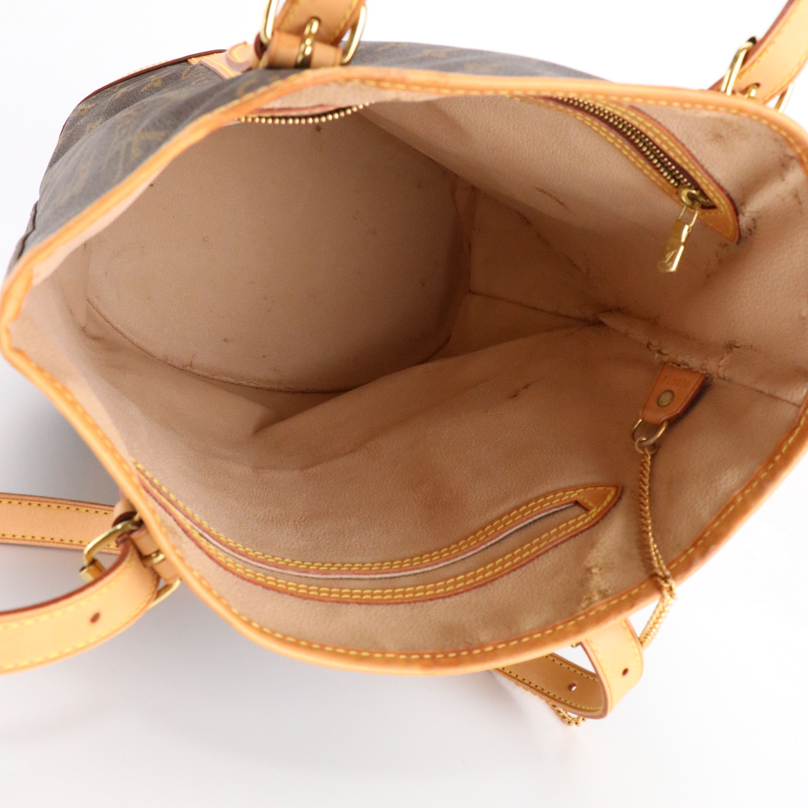 Louis Vuitton Bucket Bag GM in Monogram Canvas and Vachetta Leather