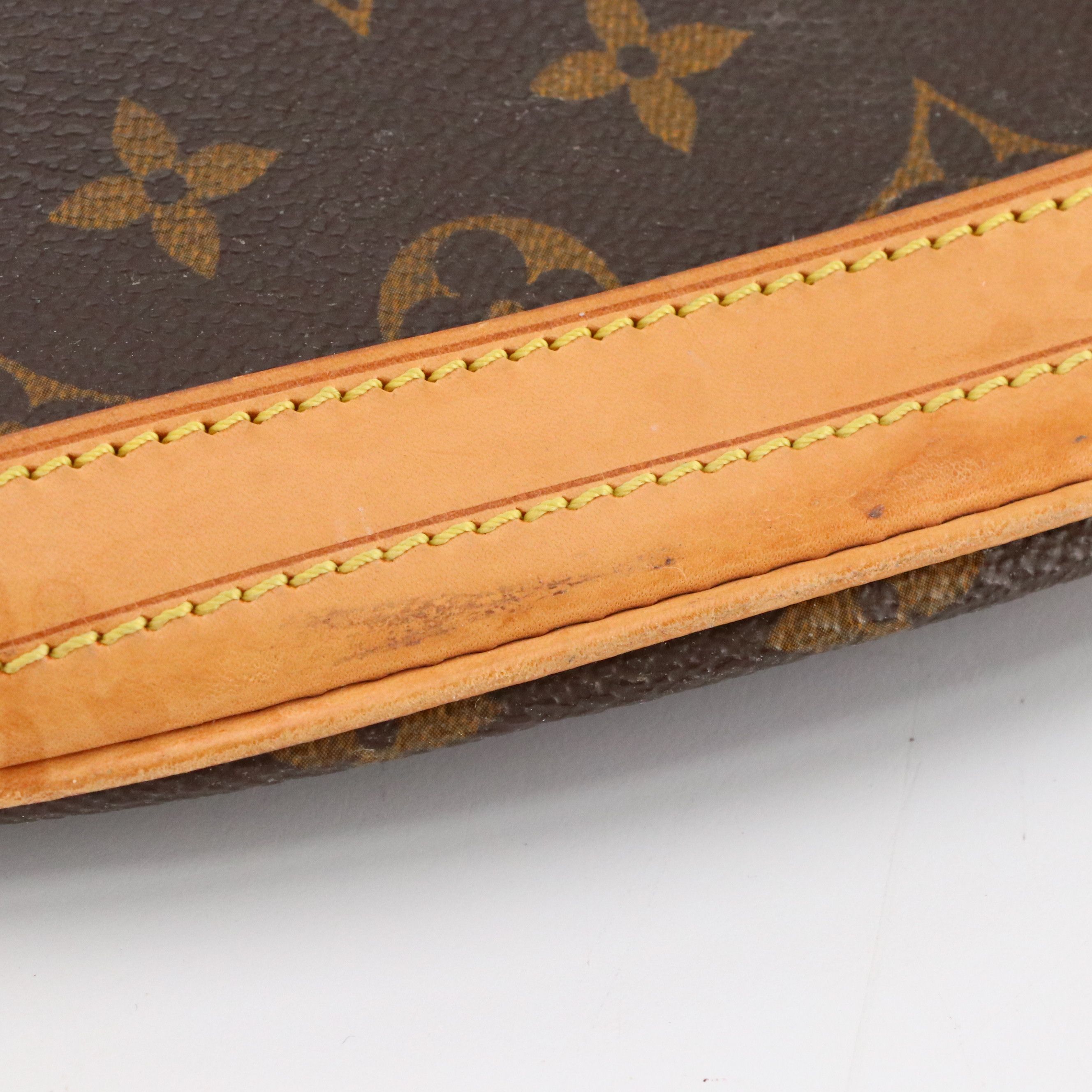 Louis Vuitton Bucket Bag GM in Monogram Canvas and Vachetta Leather