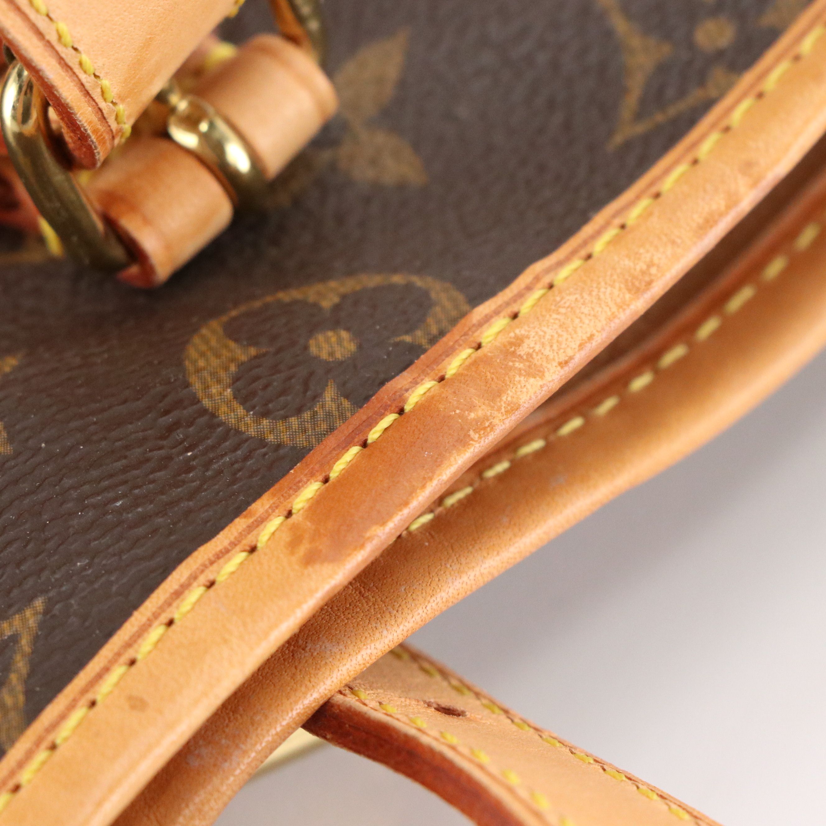 Louis Vuitton Bucket Bag GM in Monogram Canvas and Vachetta Leather