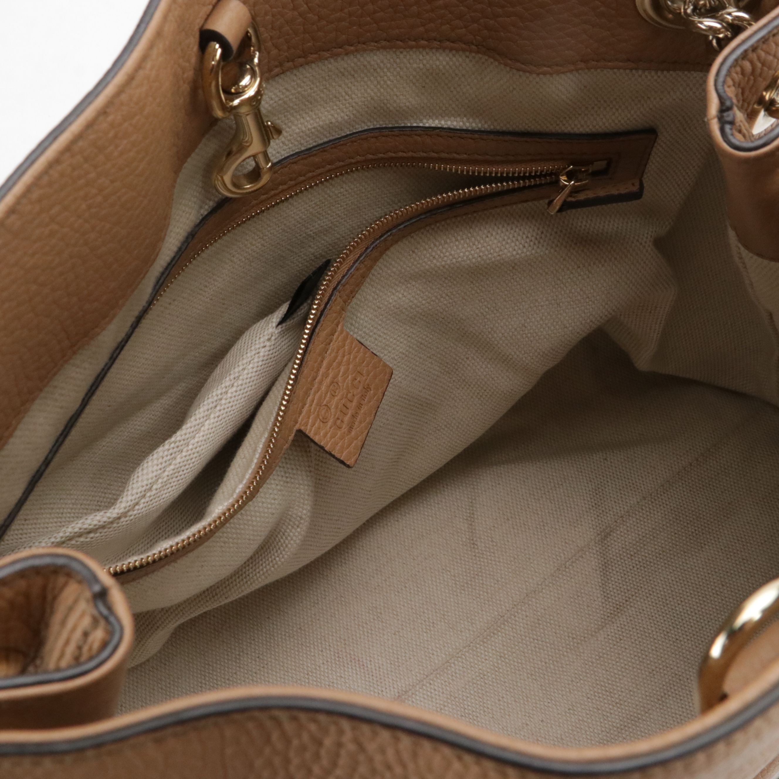 Gucci Soho Medium Chain Tote Bag in Beige Grained Calfskin Leather