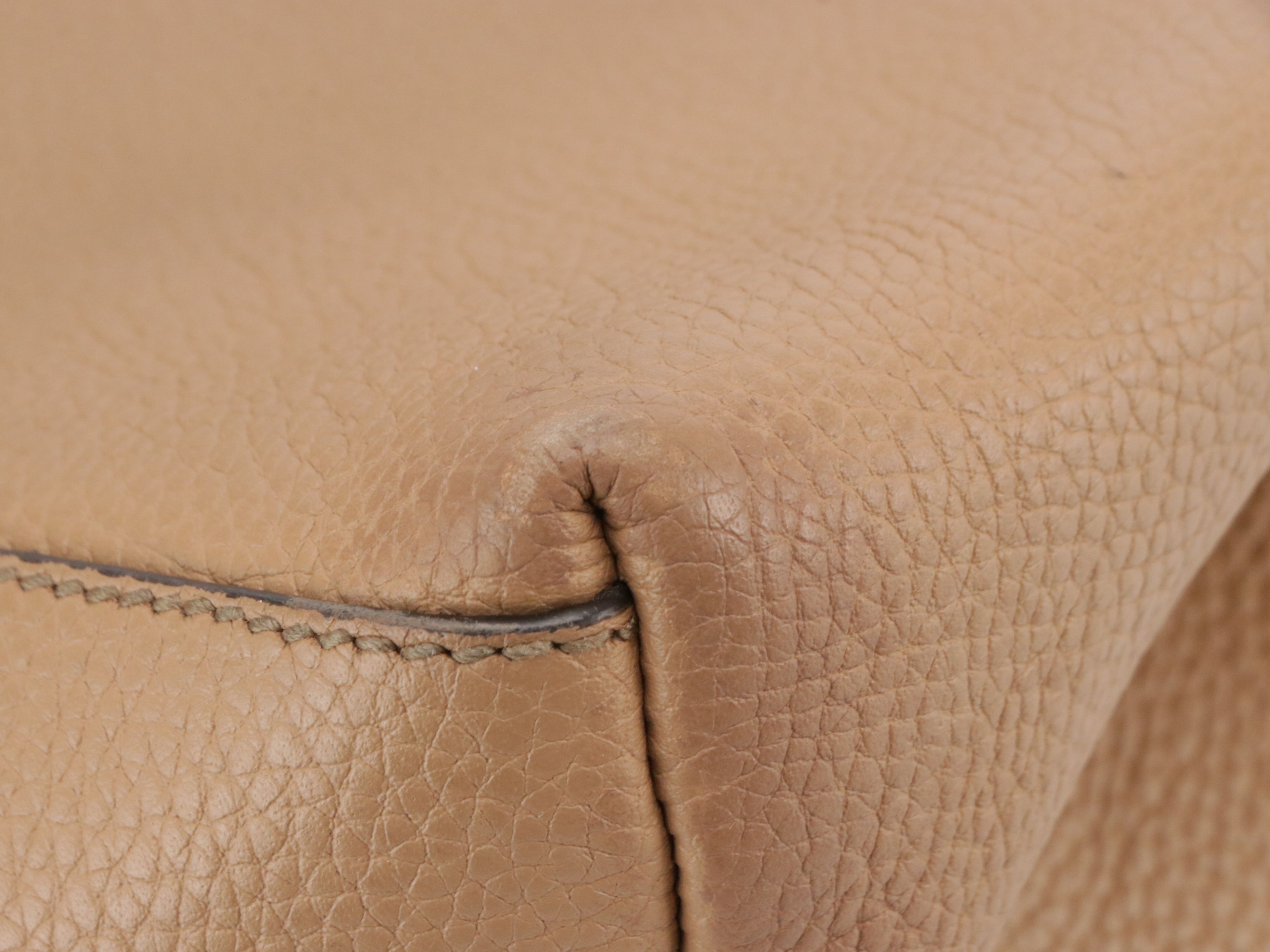 Gucci Soho Medium Chain Tote Bag in Beige Grained Calfskin Leather