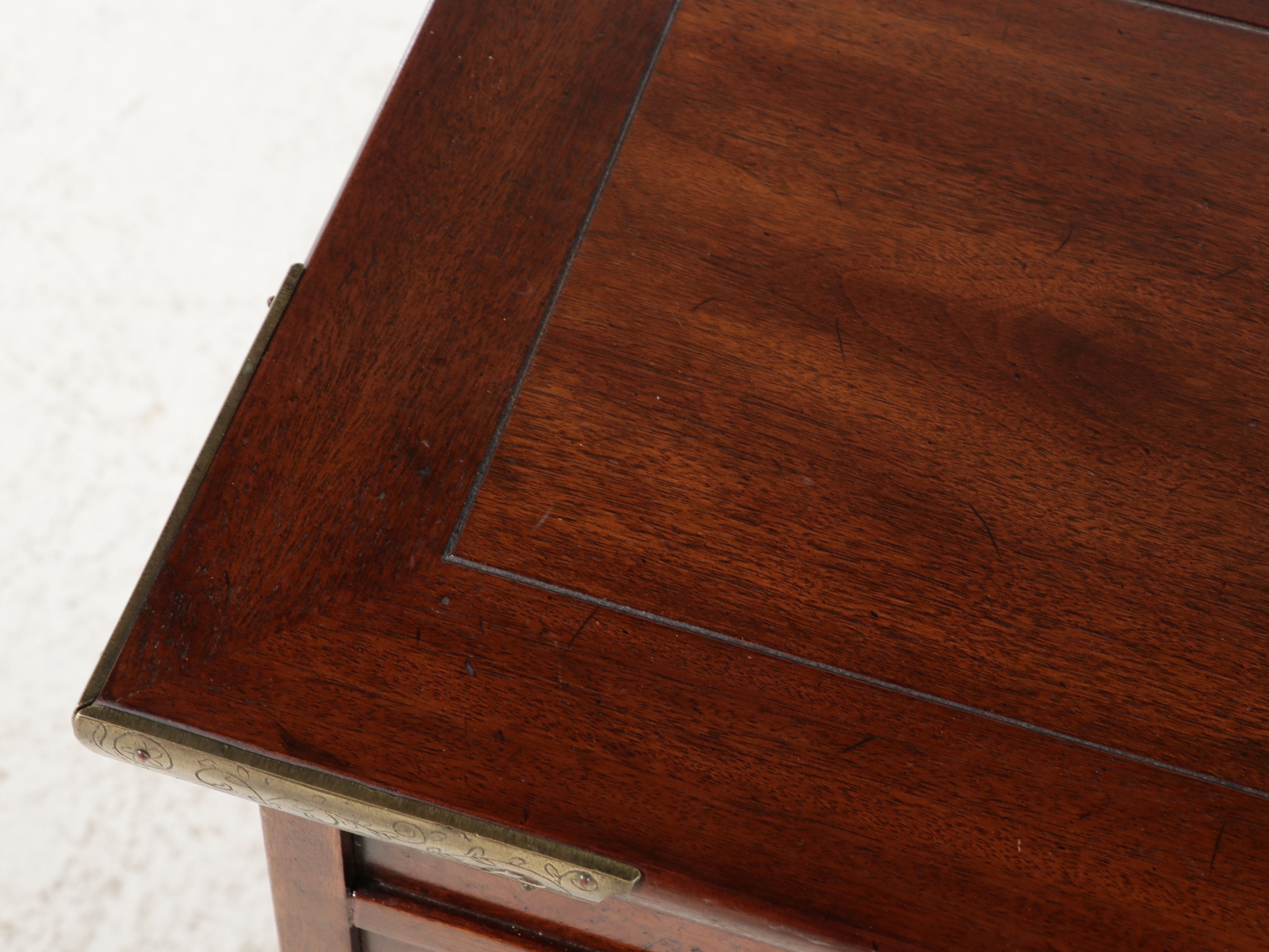 Henredon Chinoiserie Burl Walnut Small Credenza, Late 20th Century