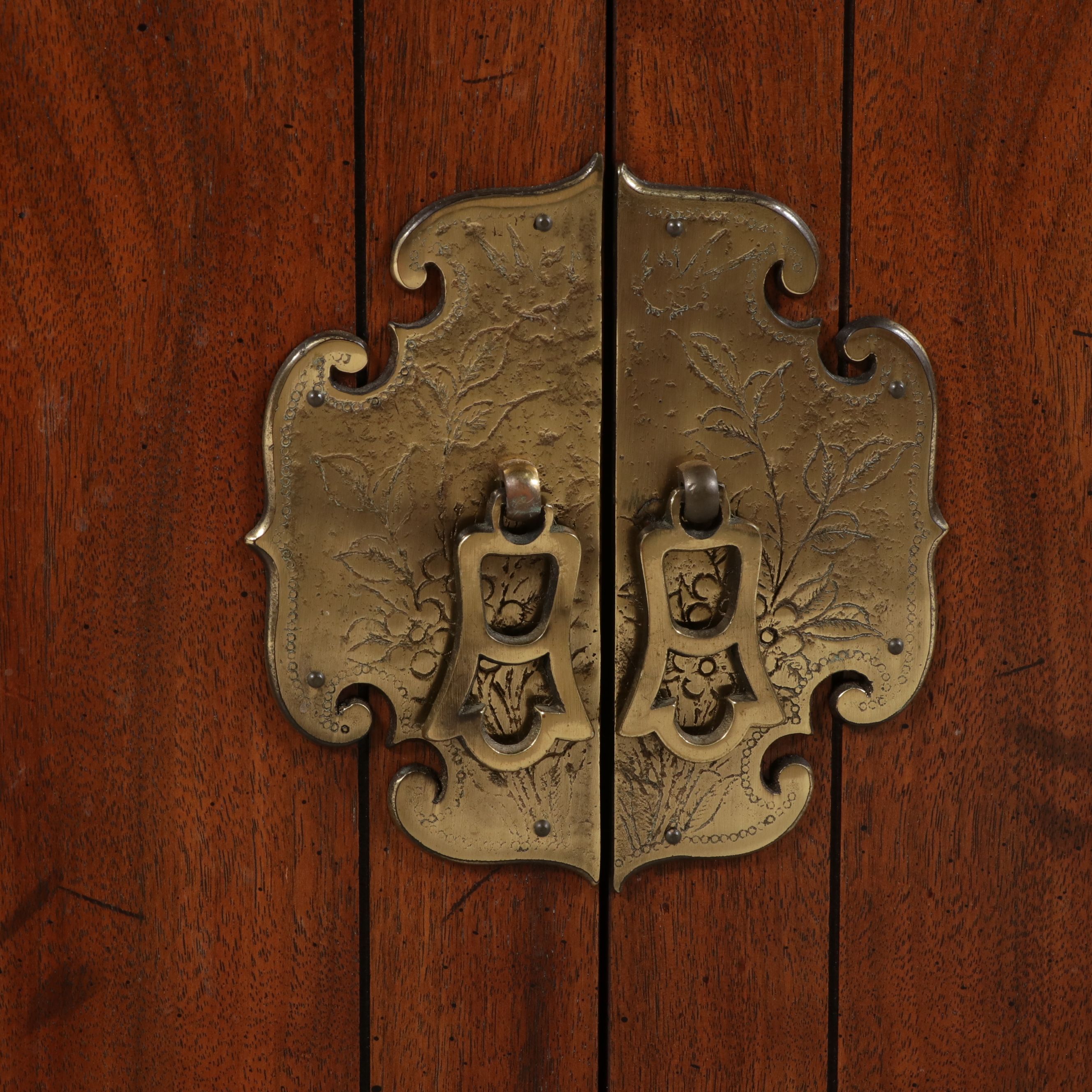 Henredon Chinoiserie Burl Walnut Small Credenza, Late 20th Century