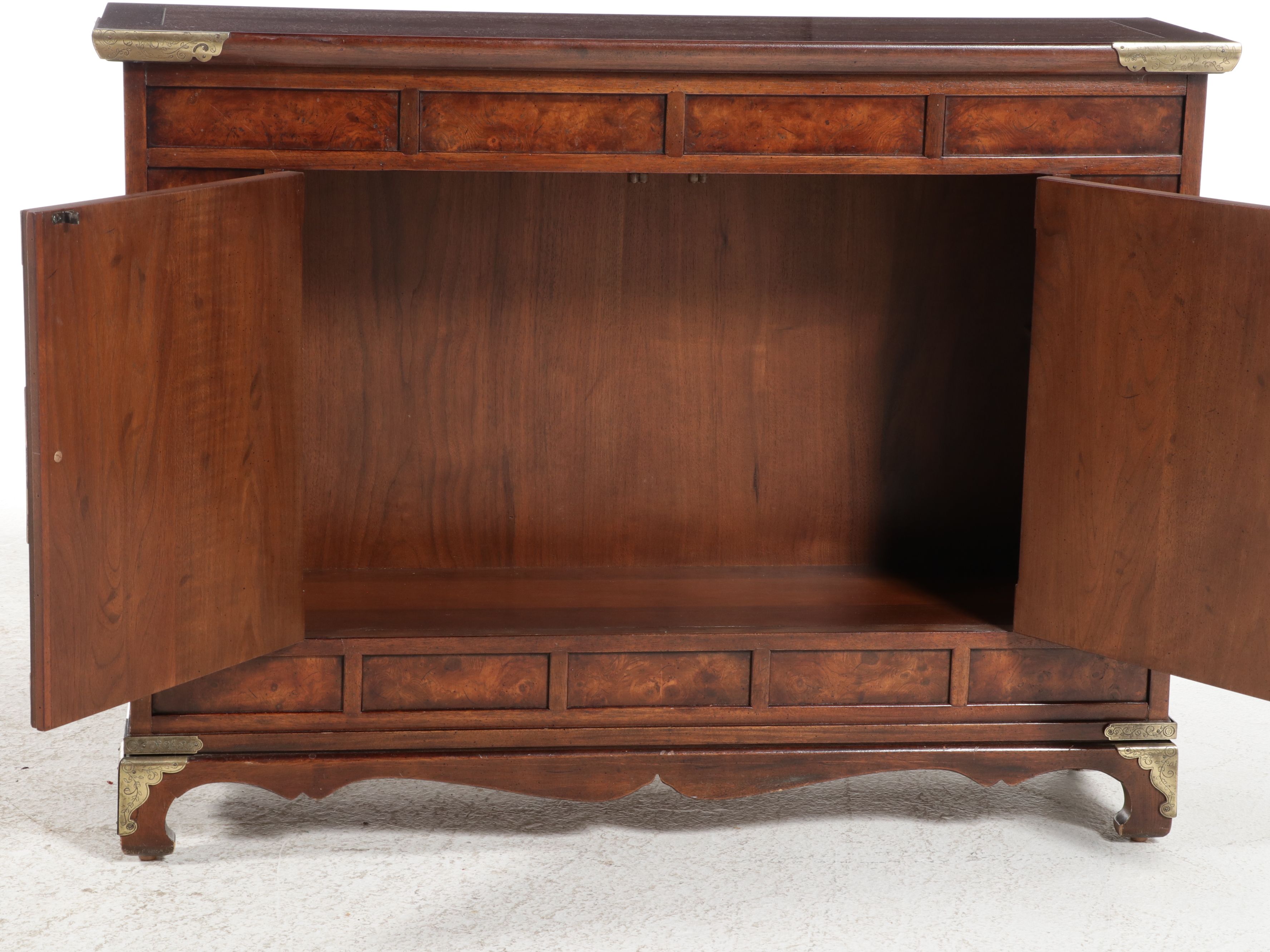 Henredon Chinoiserie Burl Walnut Small Credenza, Late 20th Century