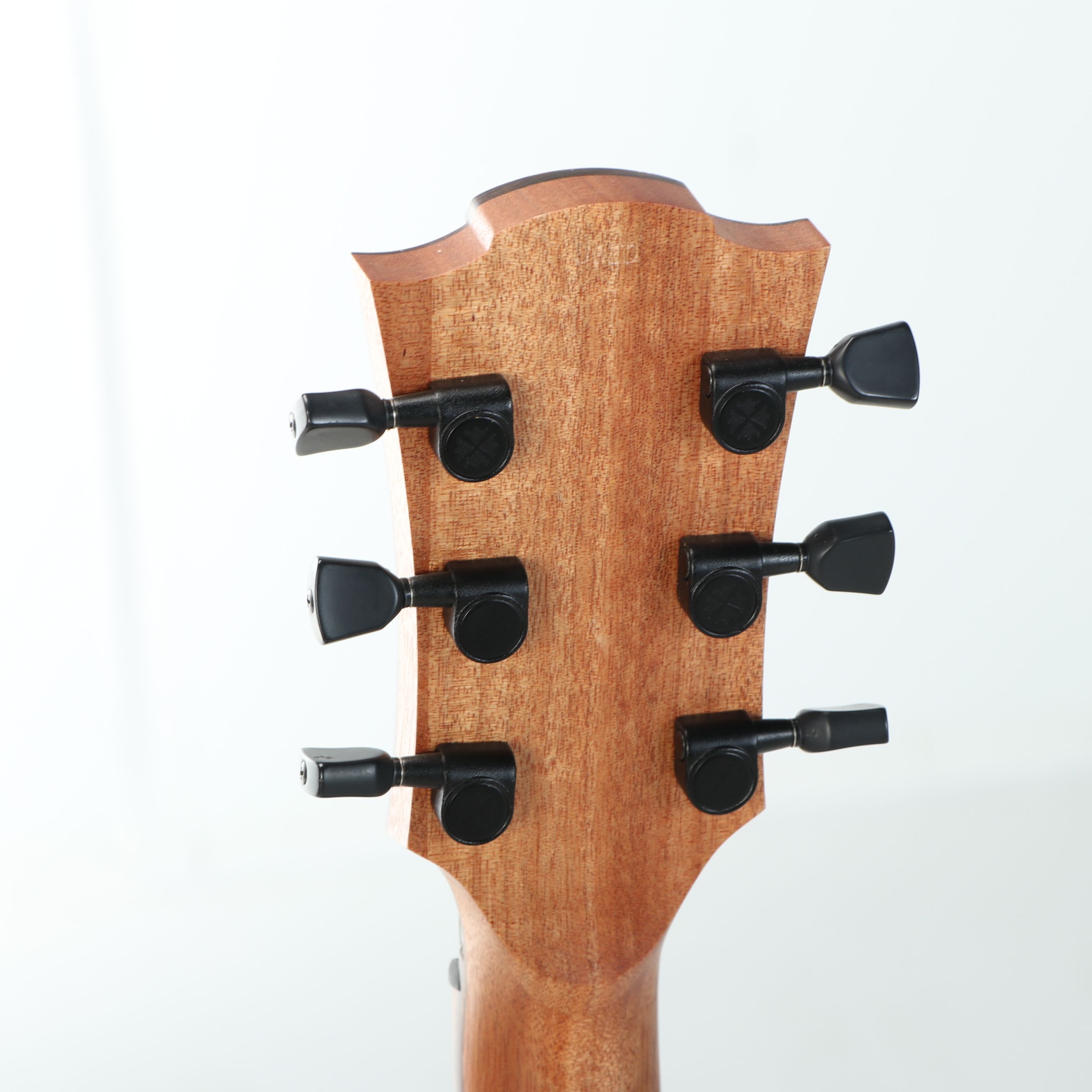 LÂG Tramontane T70DCE Dreadnought Cutaway Electric Acoustic Guitar