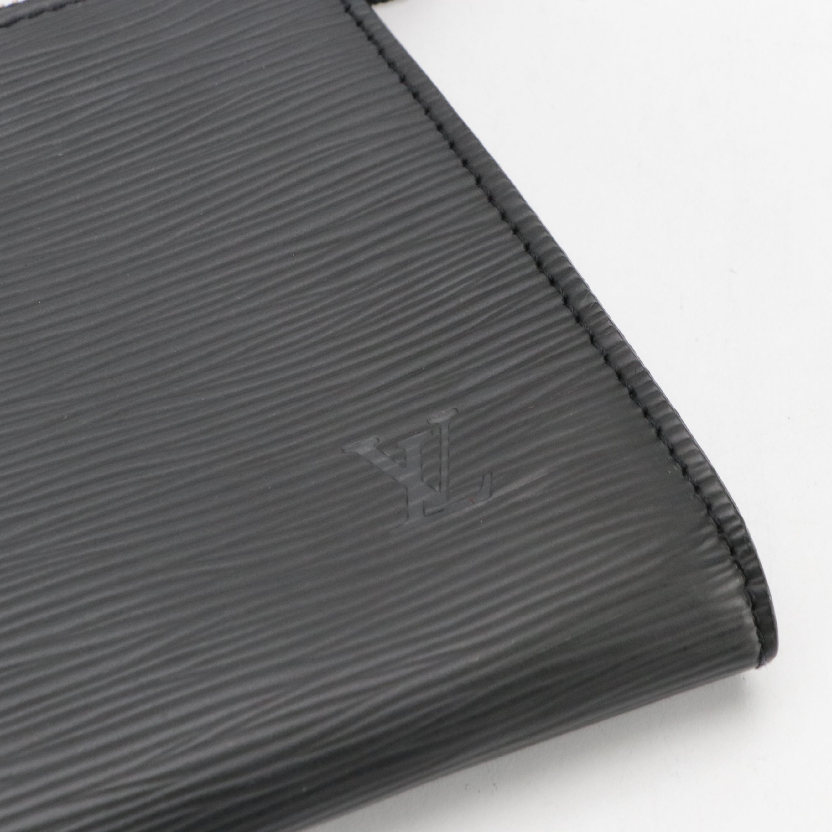 Louis Vuitton Pochette Accessoires in Noir Epi Leather