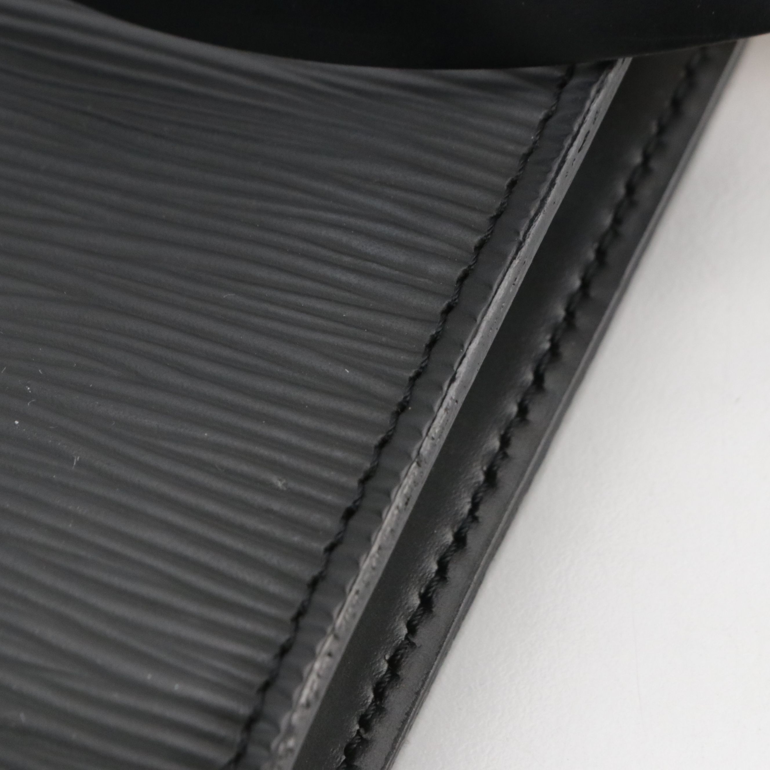 Louis Vuitton Pochette Accessoires in Noir Epi Leather