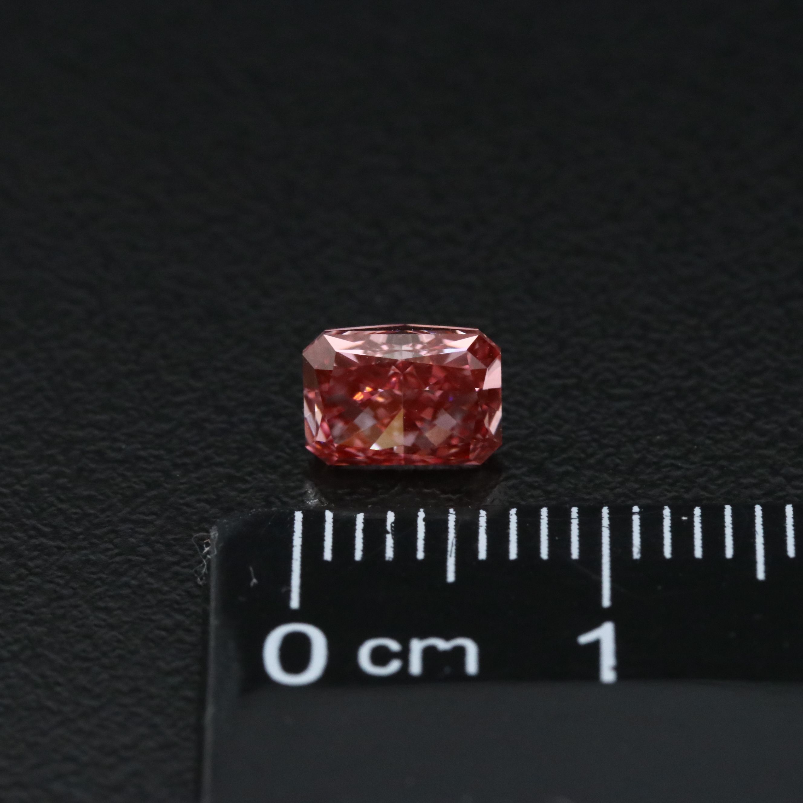 Loose 1.01 CT Fancy Vivid Pink Lab Grown Diamond with IGI Report