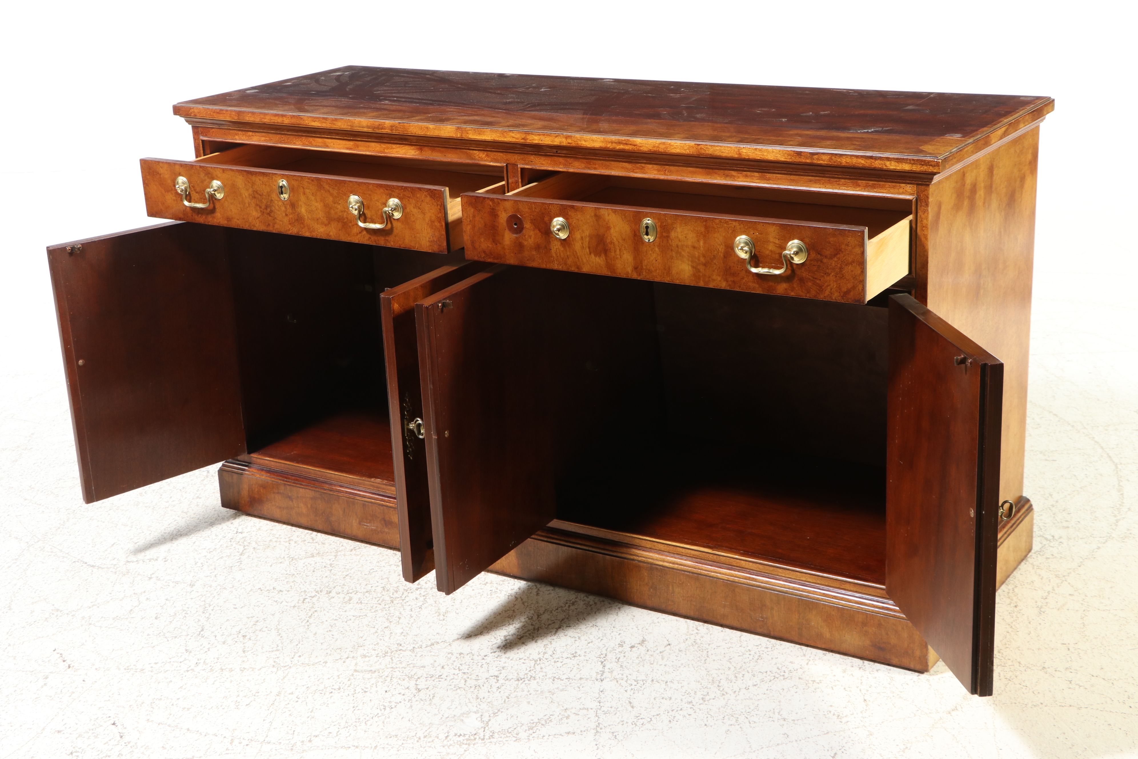 Thomasville Mahogany Collection Chippendale Style China Cabinet, 1980