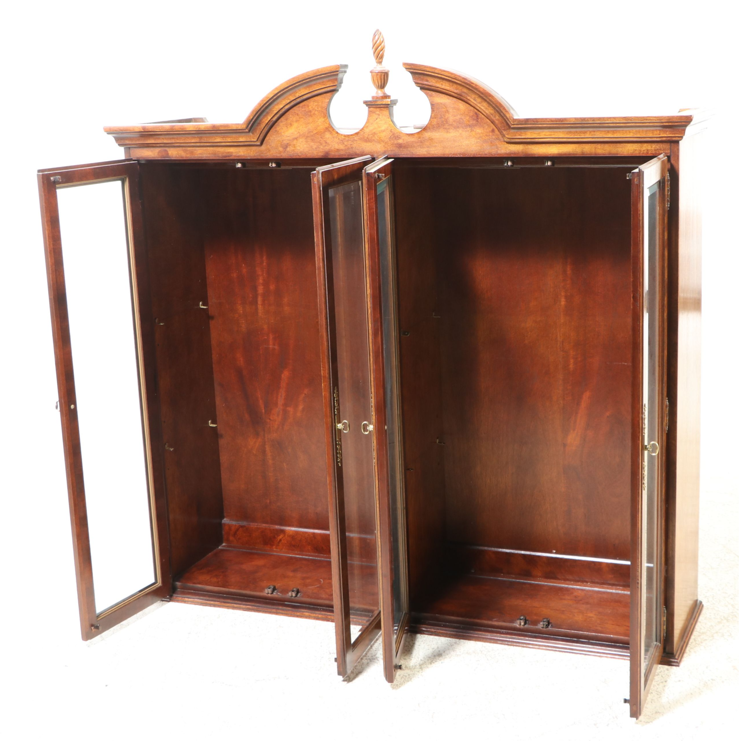 Thomasville Mahogany Collection Chippendale Style China Cabinet, 1980