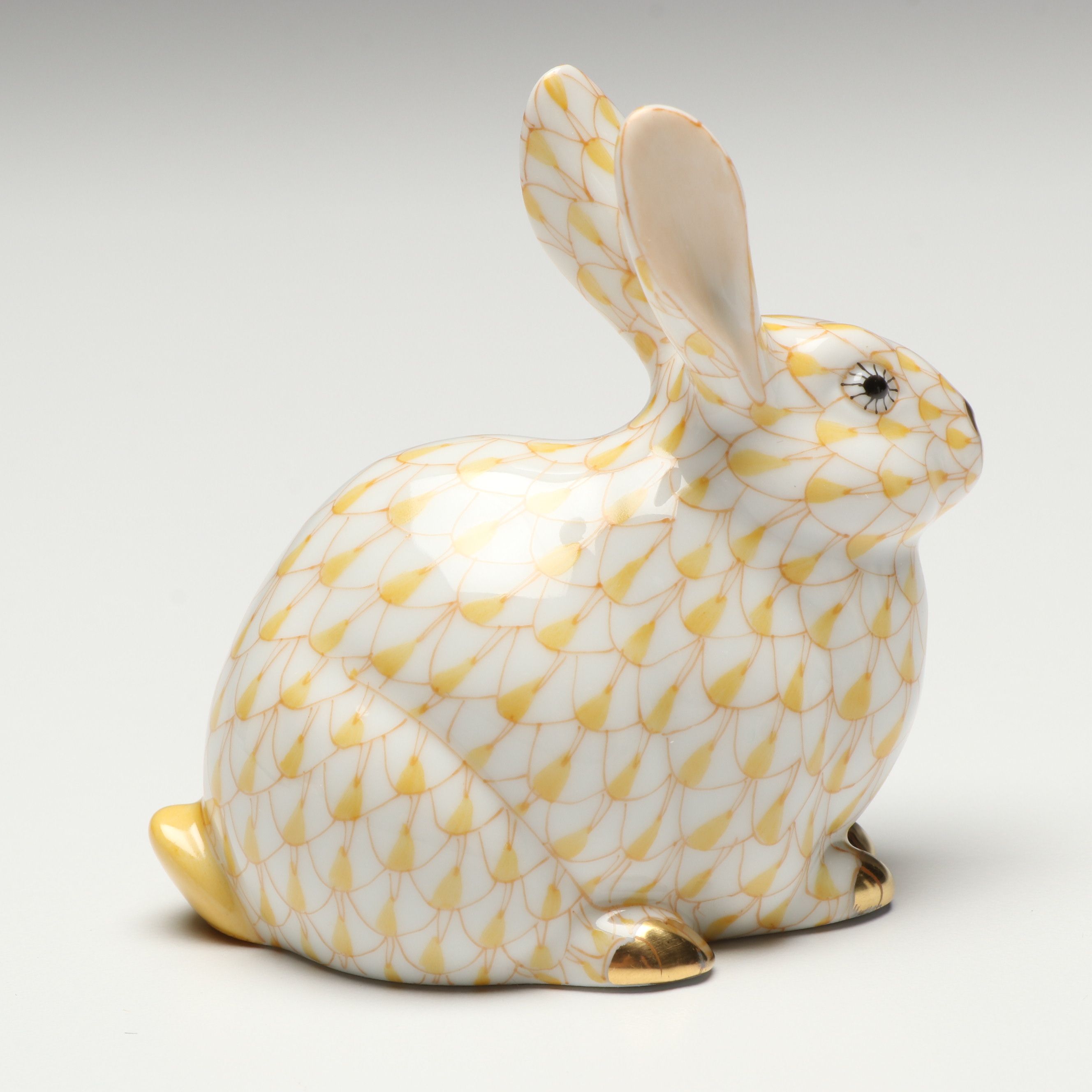 Herend Butterscotch Fishnet with Gold “Chubby Bunny” Porcelain Figurine