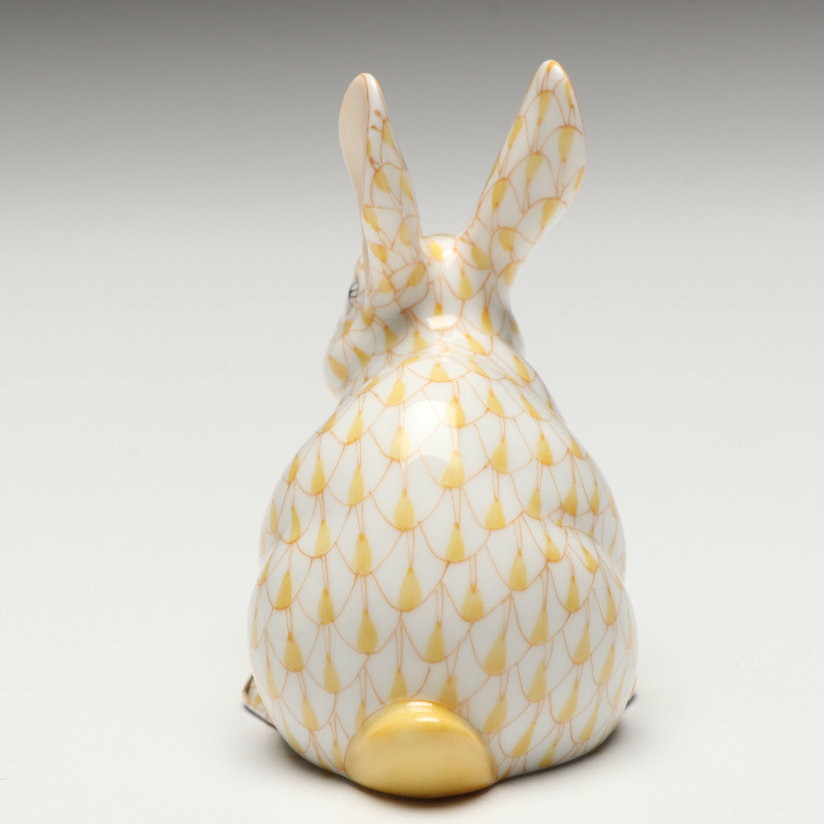 Herend Butterscotch Fishnet with Gold “Chubby Bunny” Porcelain Figurine