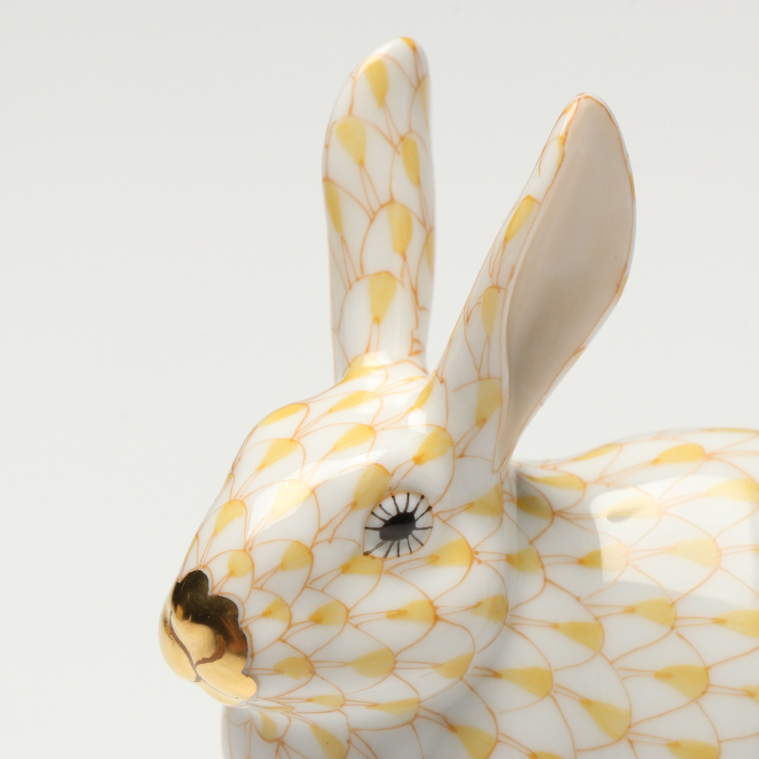 Herend Butterscotch Fishnet with Gold “Chubby Bunny” Porcelain Figurine