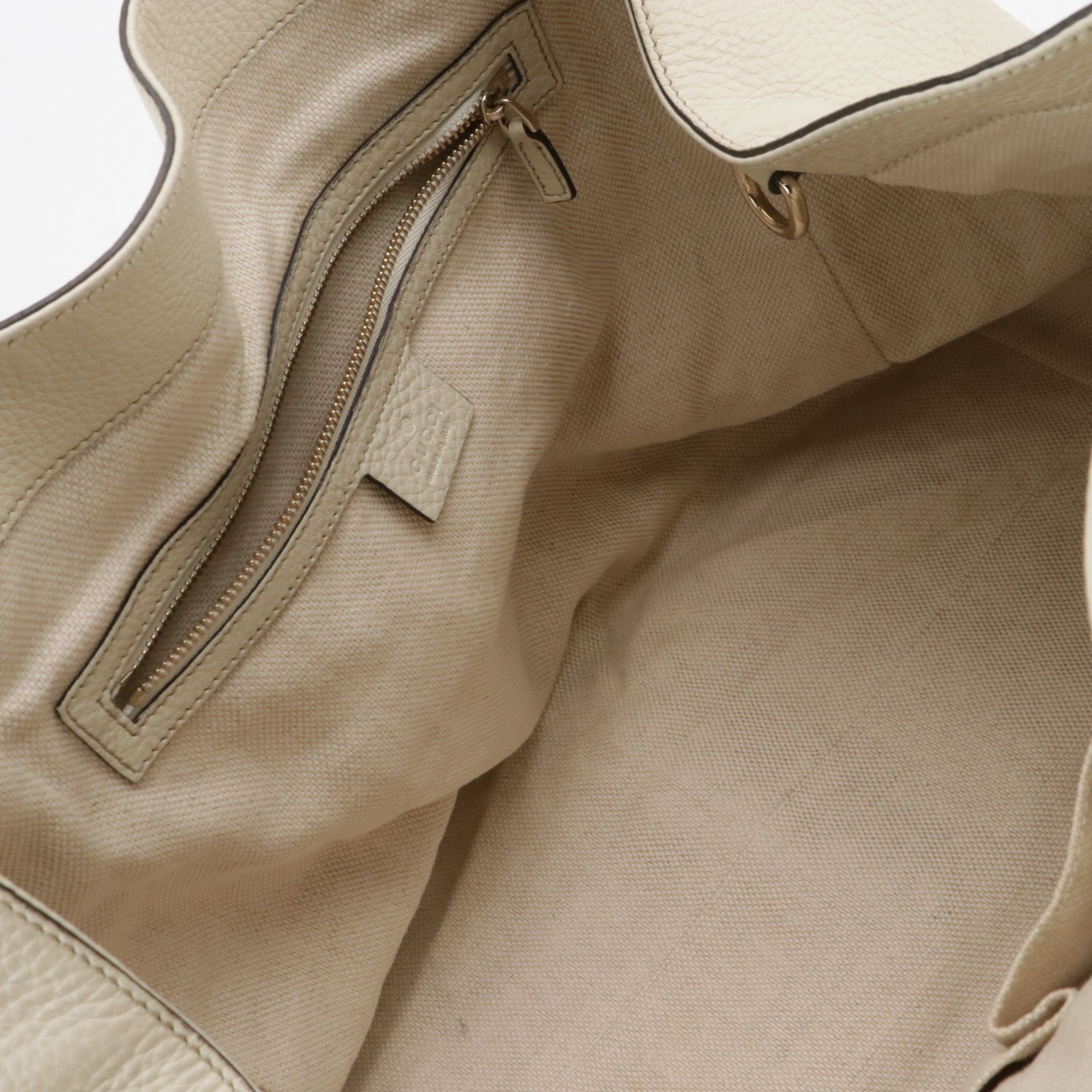 Gucci Soho Tassel Hobo Tote Bag in White Grained Calfskin Leather