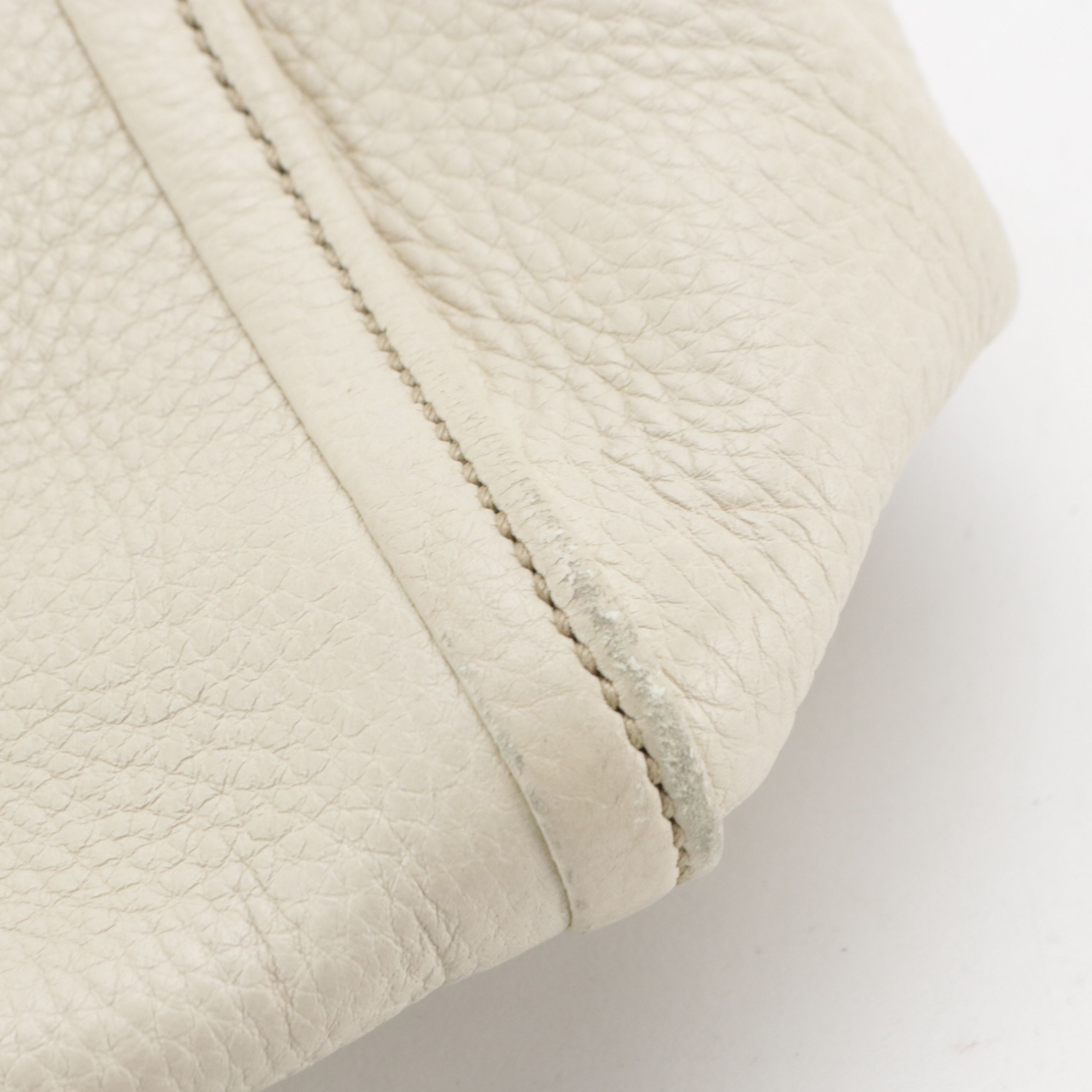 Gucci Soho Tassel Hobo Tote Bag in White Grained Calfskin Leather