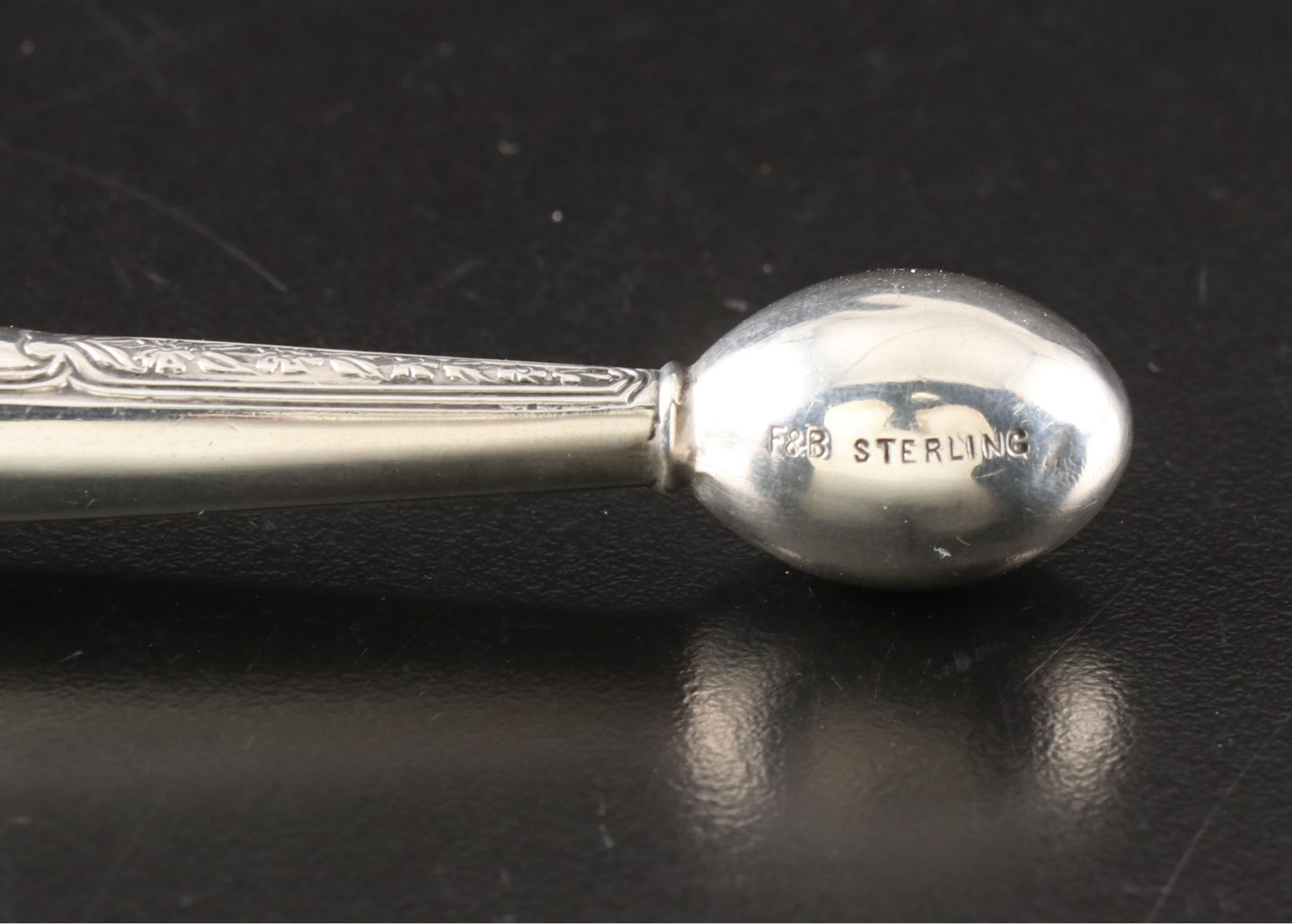 Sterling Silver Thimbles and Glove Darner with Thimble Holders