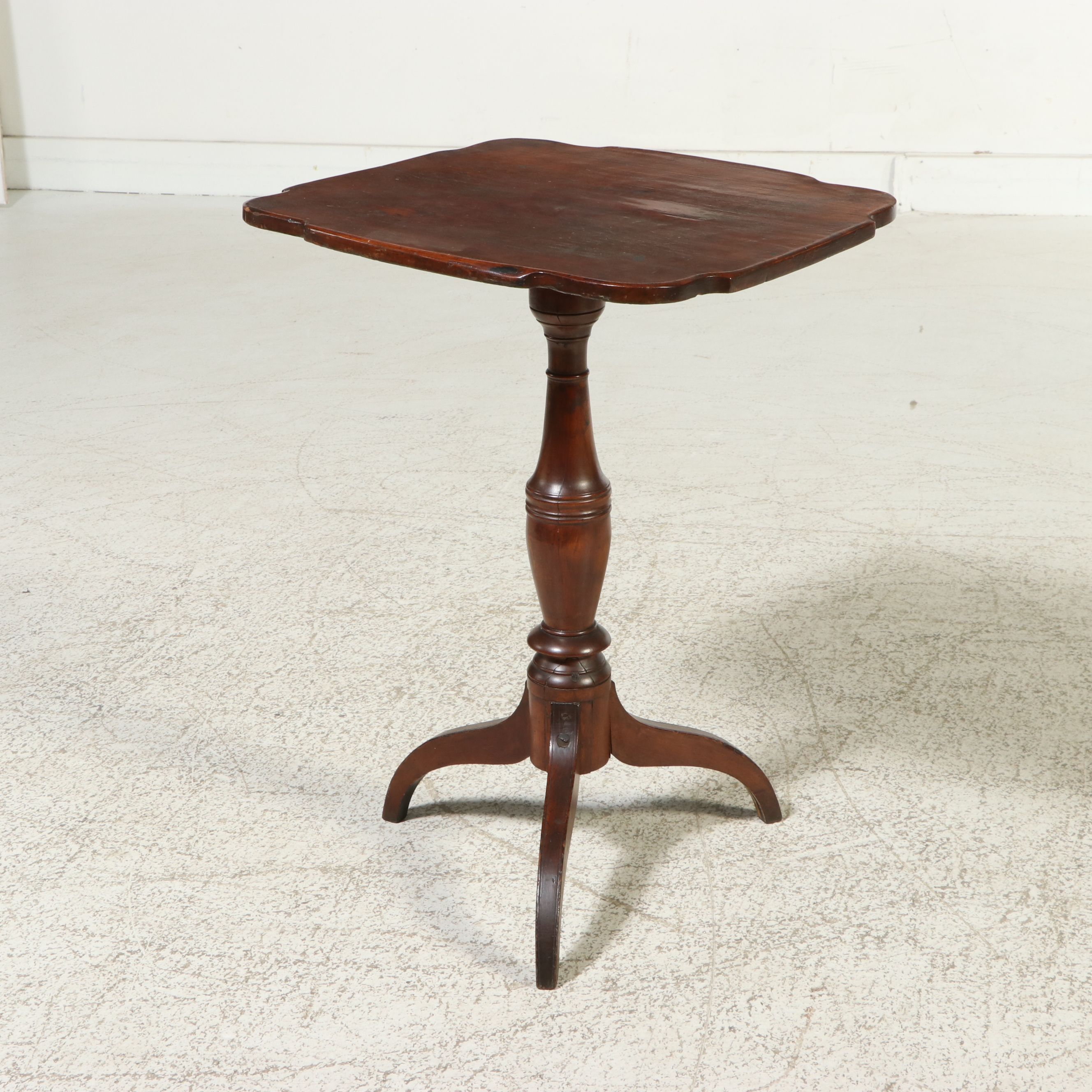 Federal Style Mahogany Tilt-Top Table