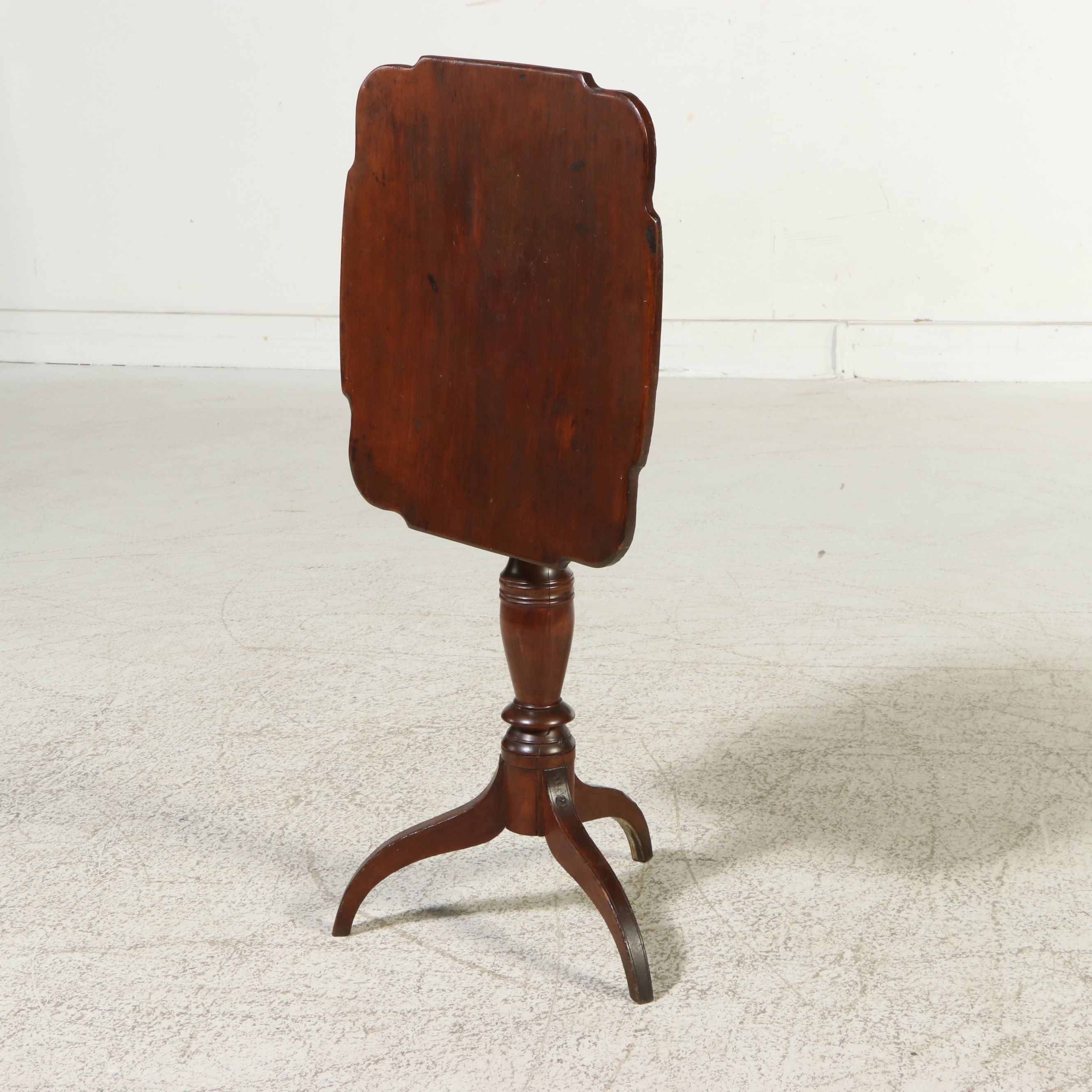 Federal Style Mahogany Tilt-Top Table