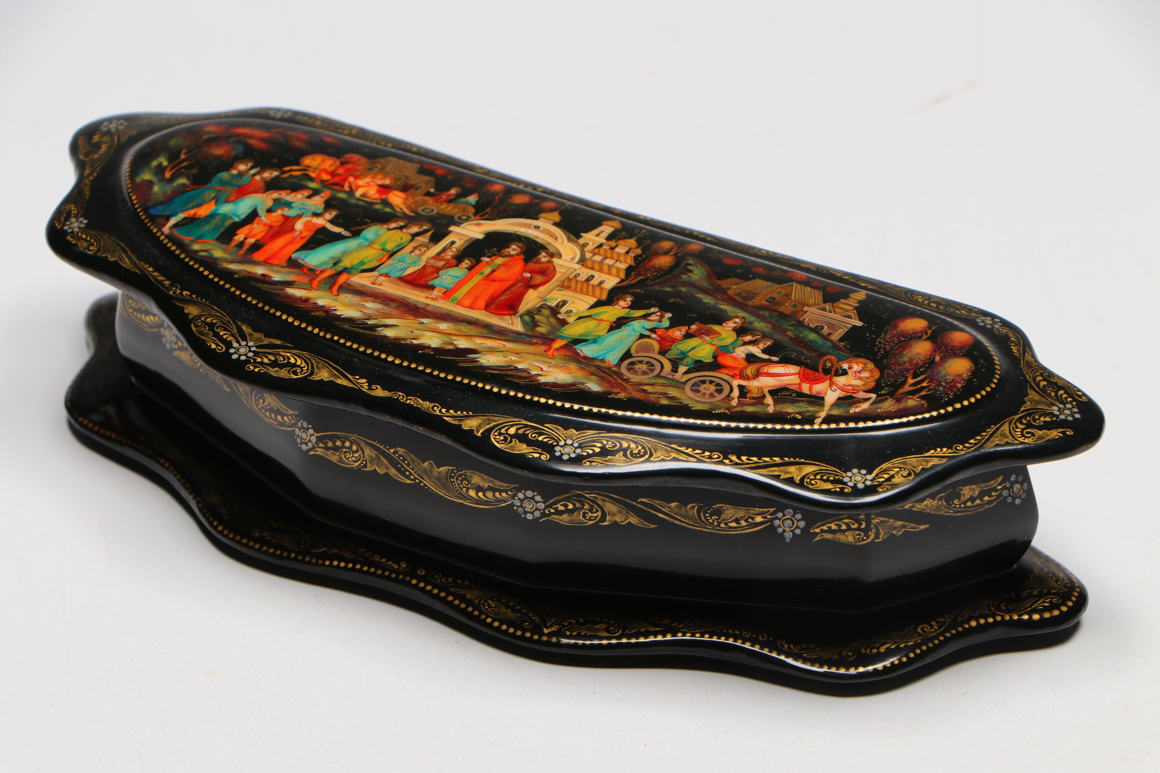 Tianex Russian Porcelain Wall Plates with Russian Lacquerware Box