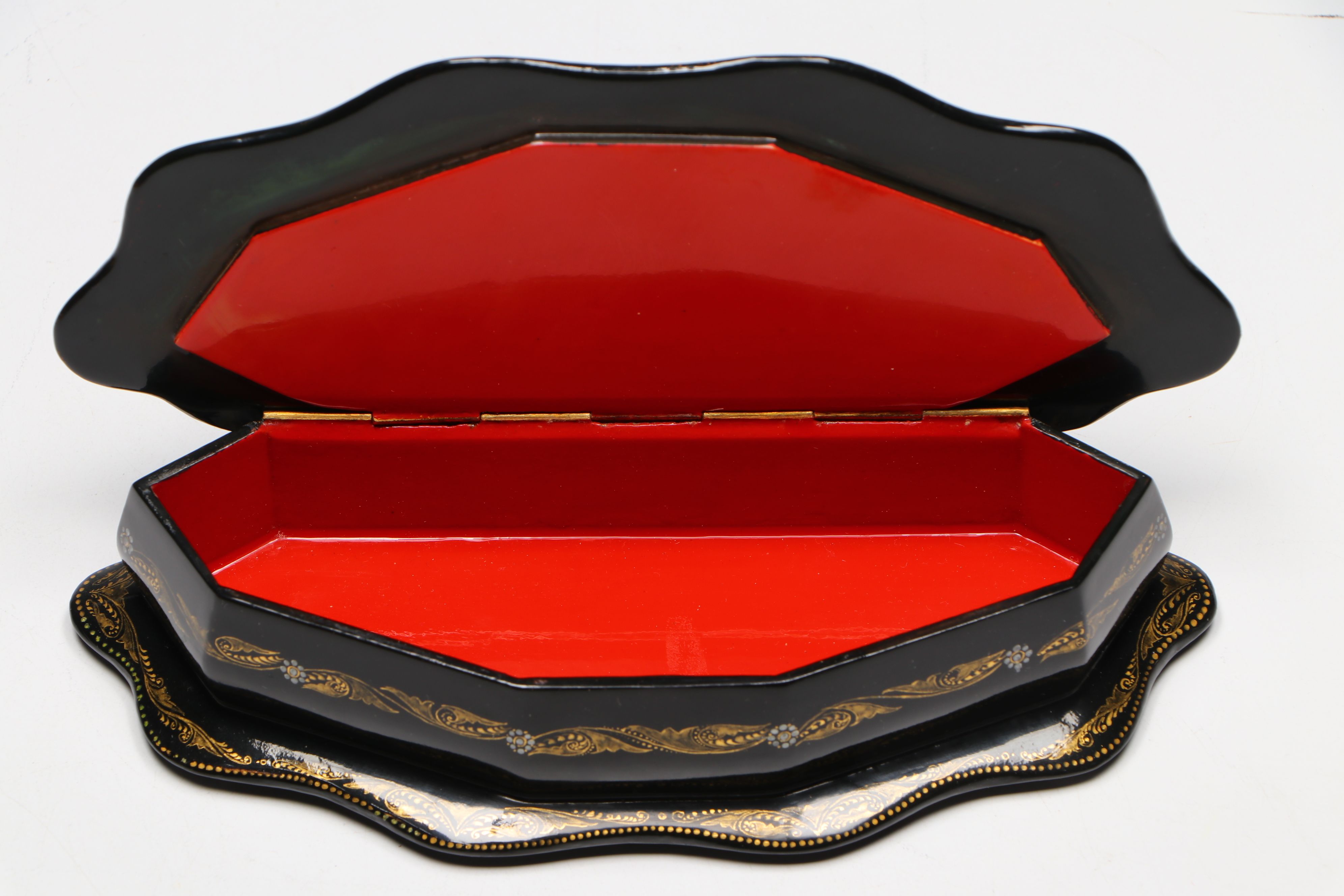 Tianex Russian Porcelain Wall Plates with Russian Lacquerware Box