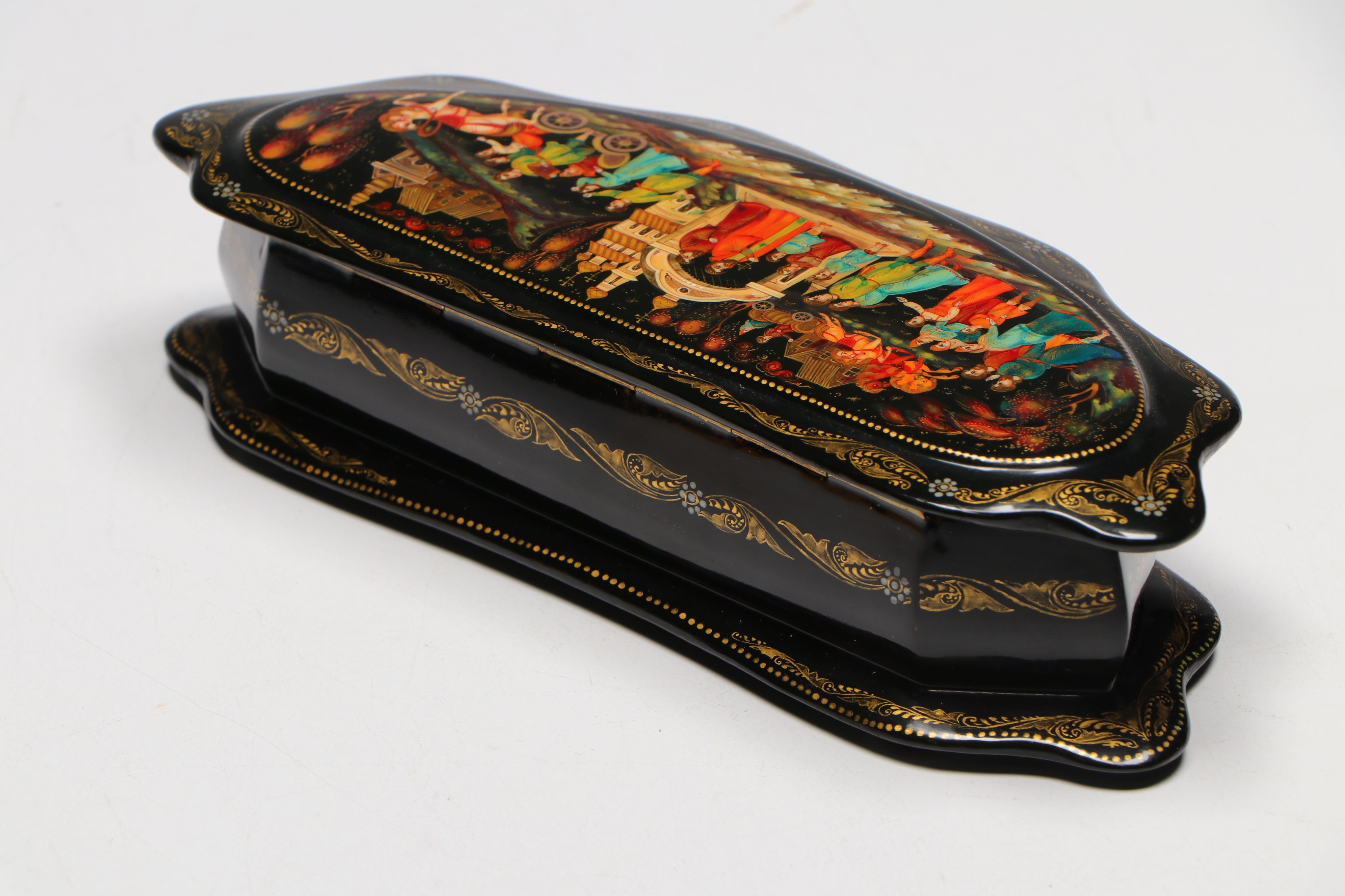 Tianex Russian Porcelain Wall Plates with Russian Lacquerware Box