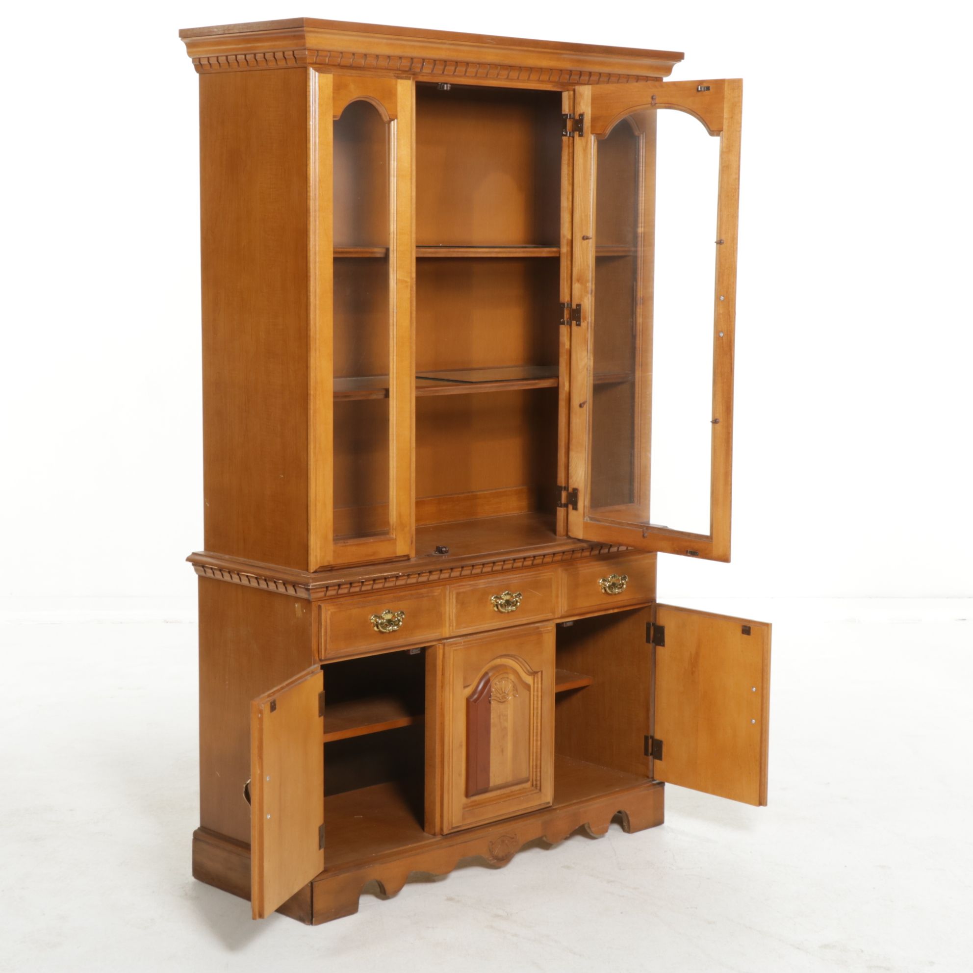 Broyhill China Cabinet, Late 20th Century