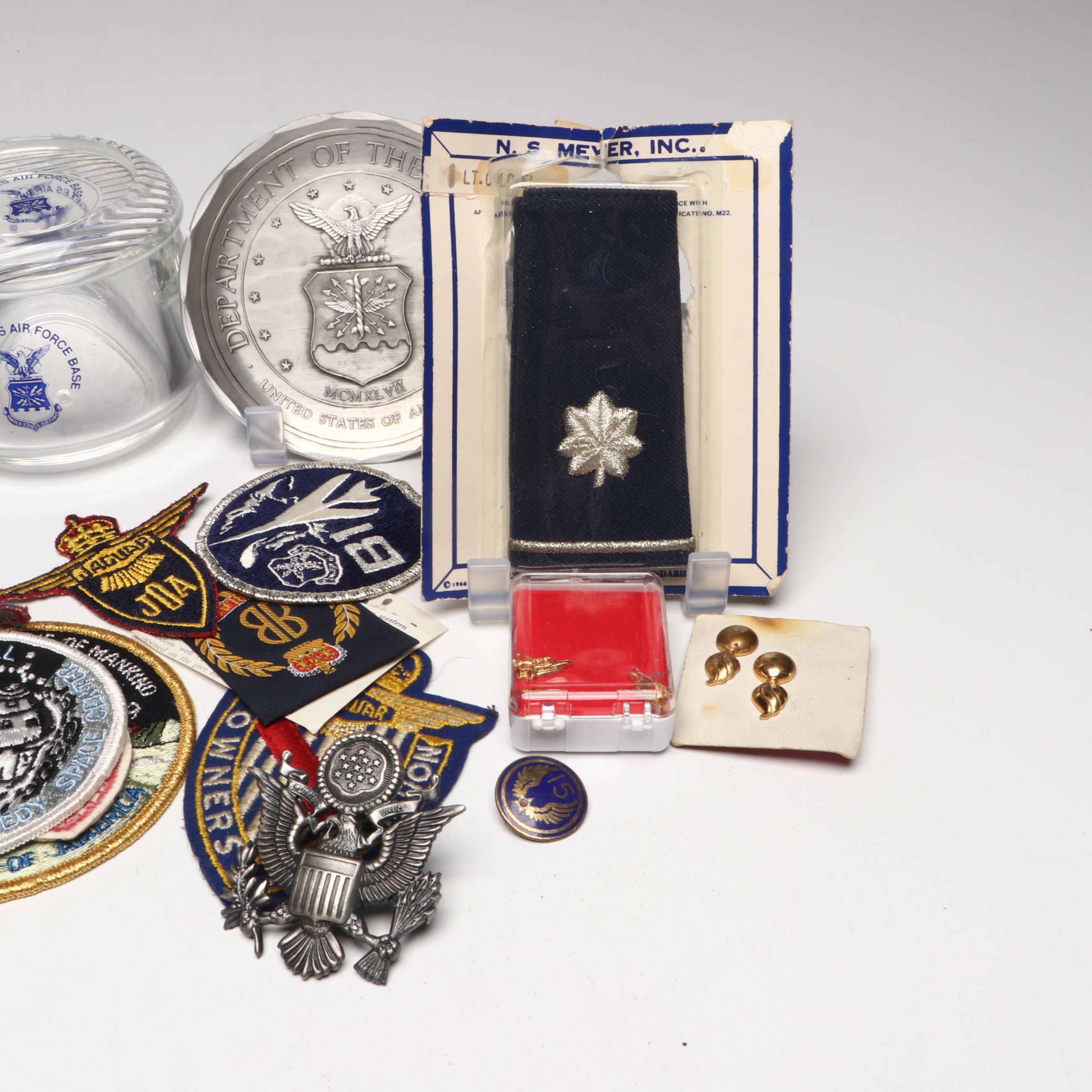 Wendell-August U.S. Air Force Plate with Pins, Patches and More Memorabilia