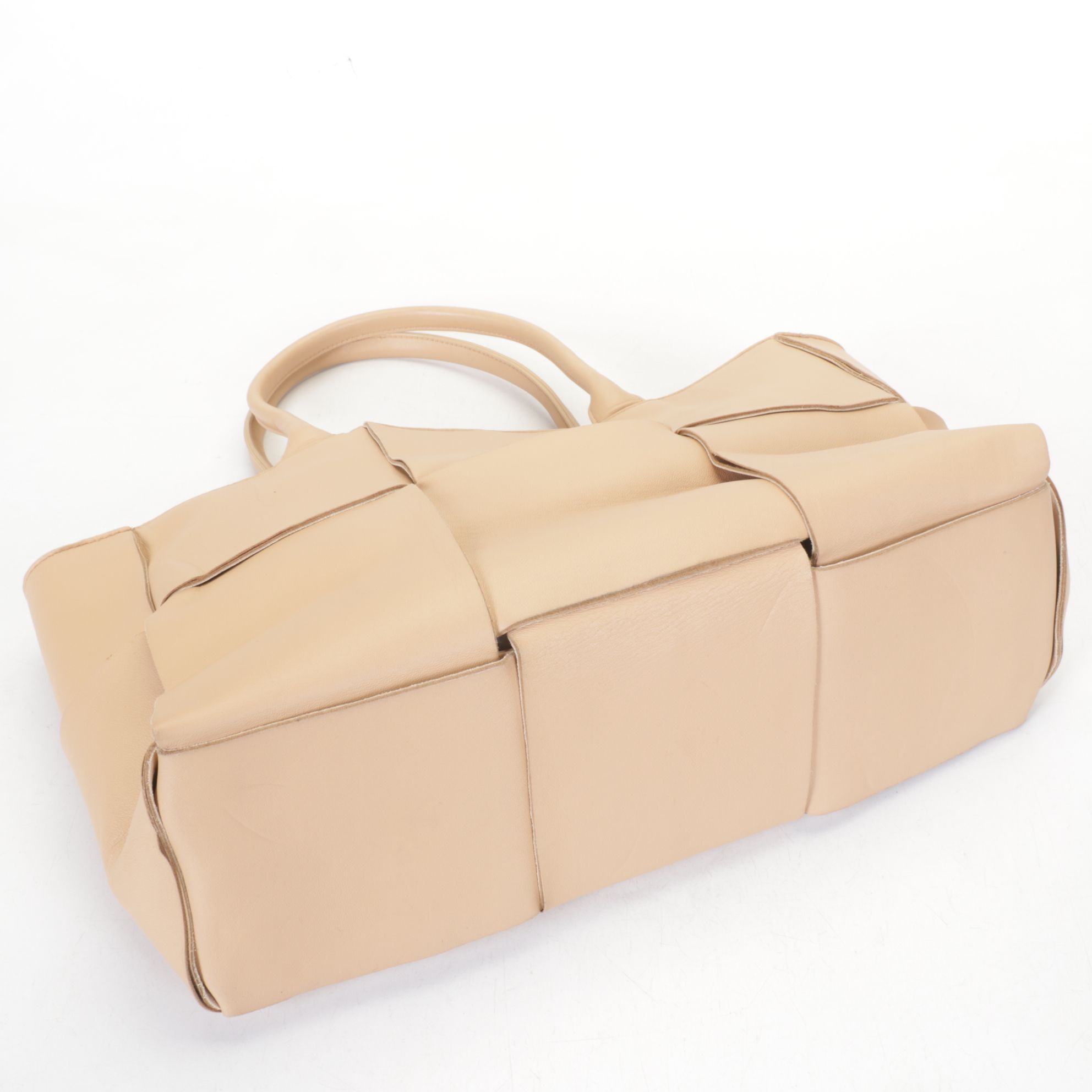 Bottega Veneta Arco Tote in Beige Maxi Intrecciato Nappa Leather