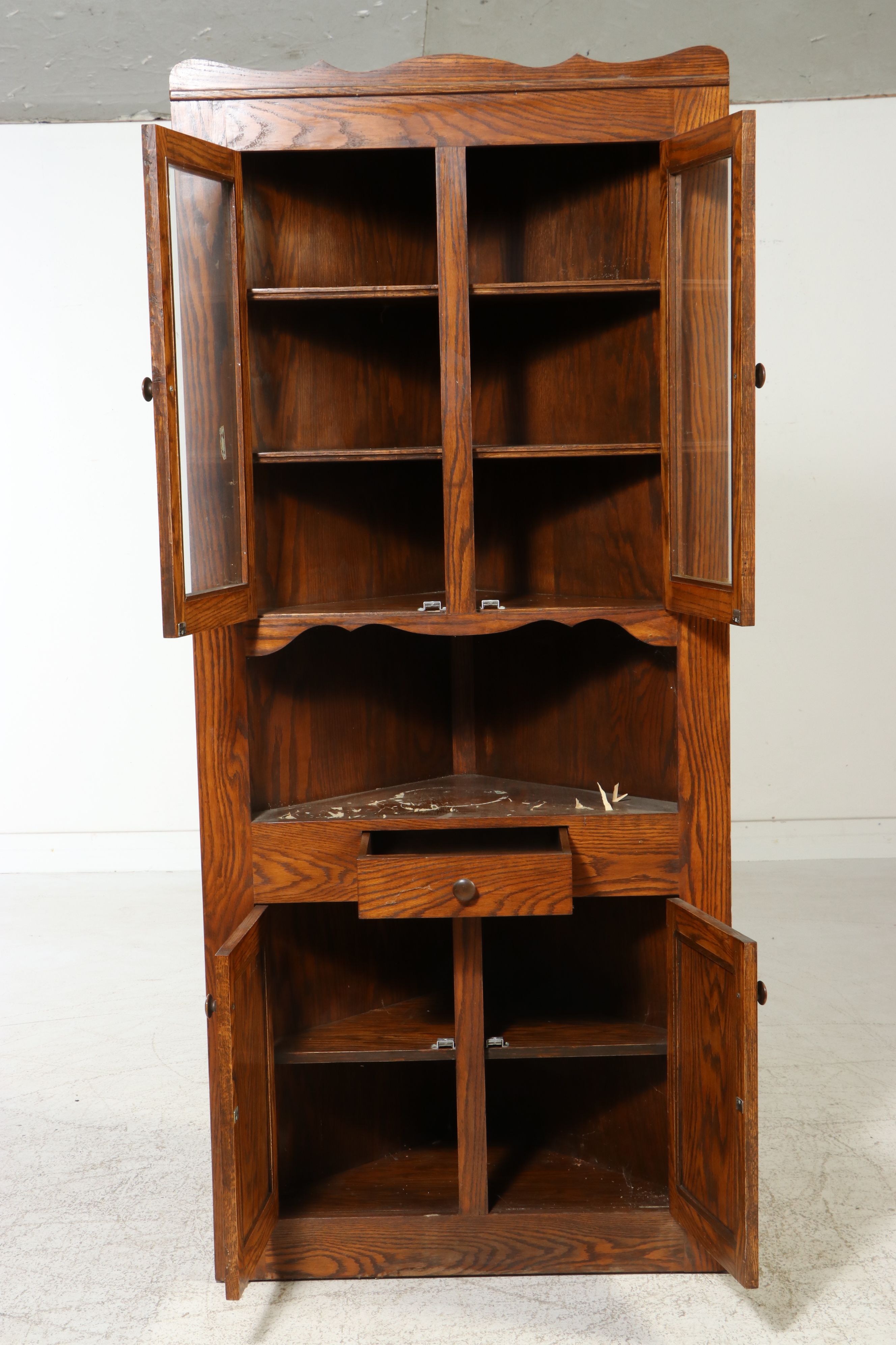 Colonial Revival Oak Corner Cabinet, Late 20th Century
