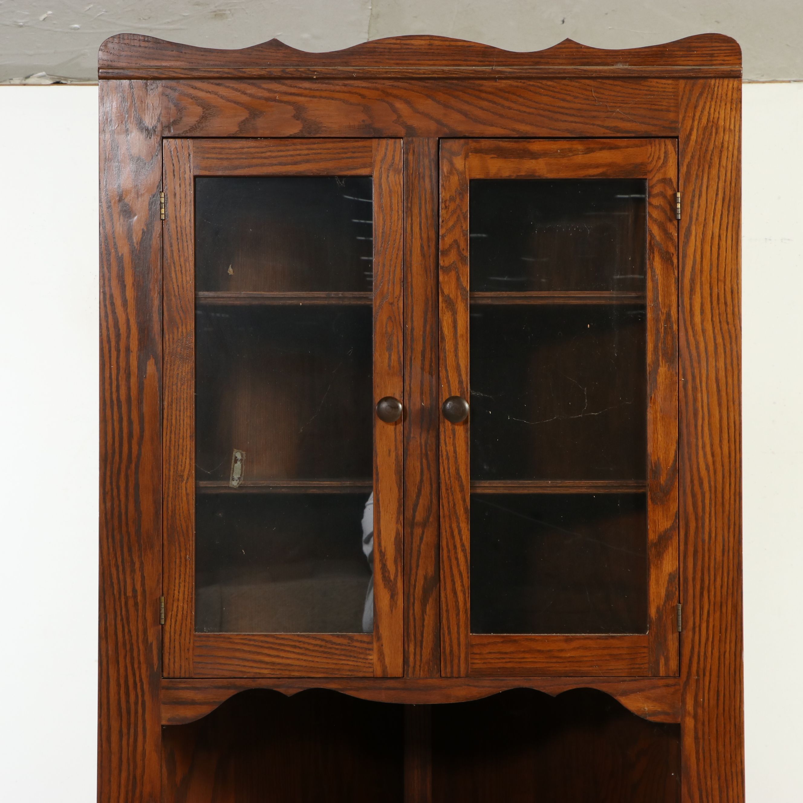 Colonial Revival Oak Corner Cabinet, Late 20th Century