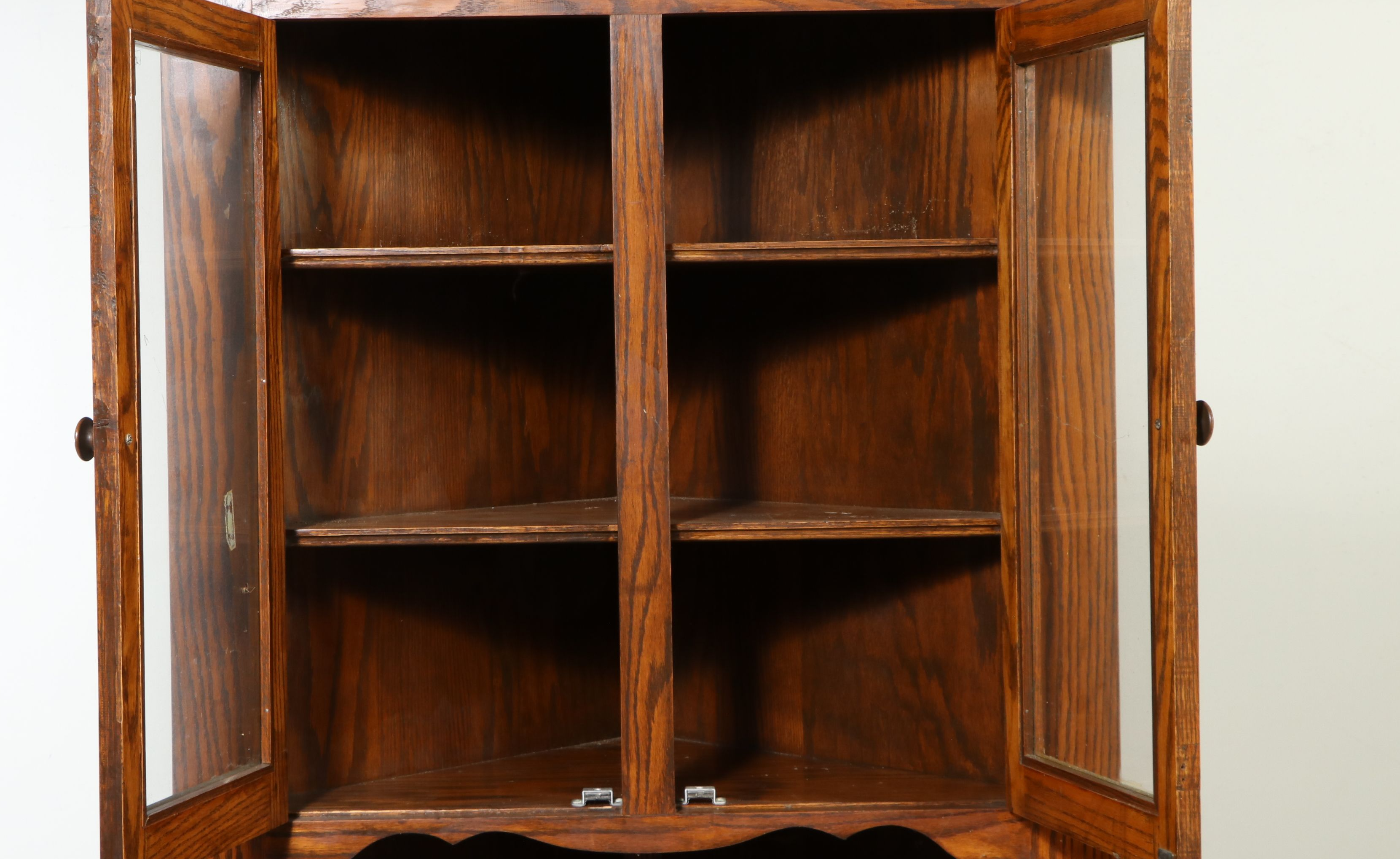 Colonial Revival Oak Corner Cabinet, Late 20th Century