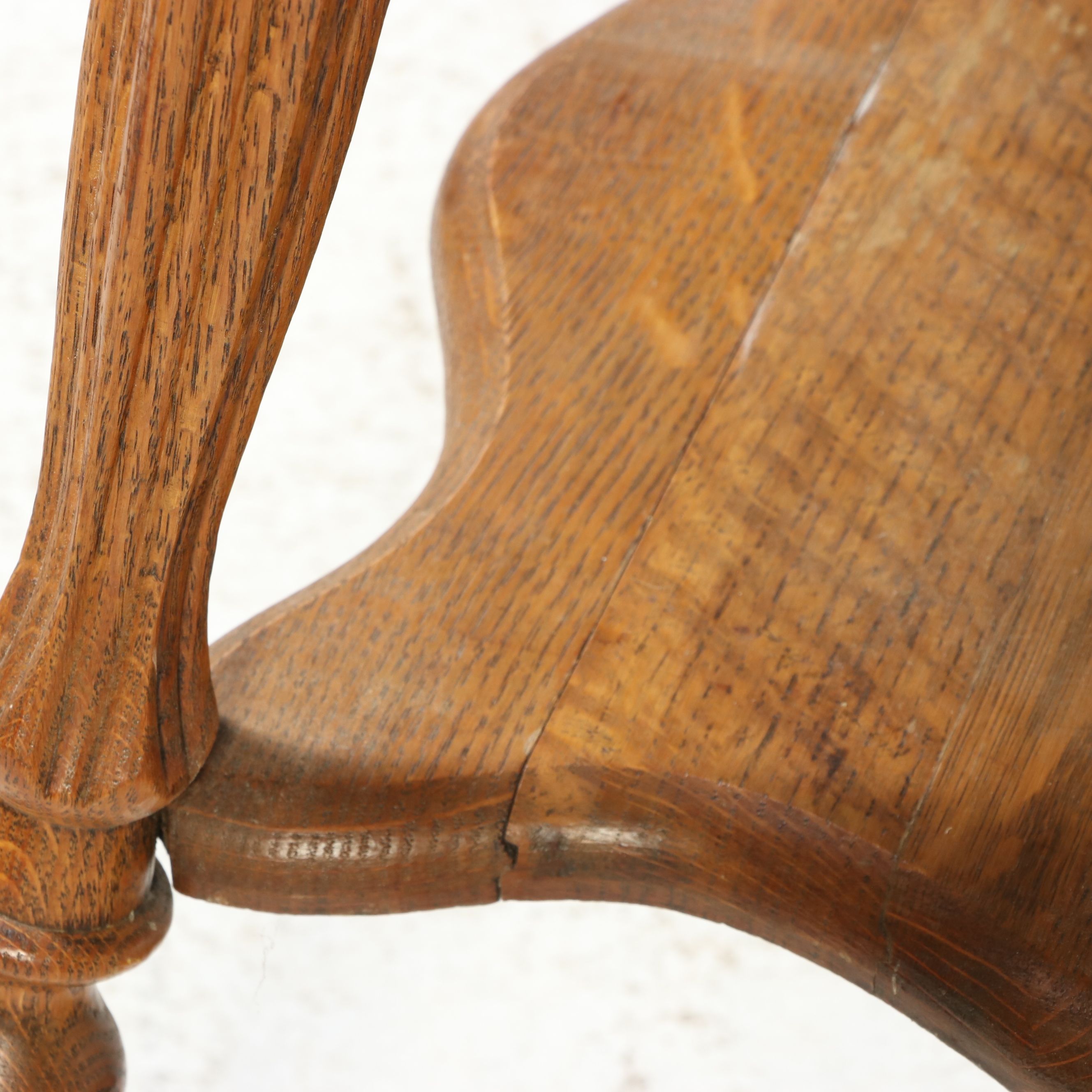 Victorian Quartersawn Oak Ball and Claw Foot Parlor Table, Late 19th Century
