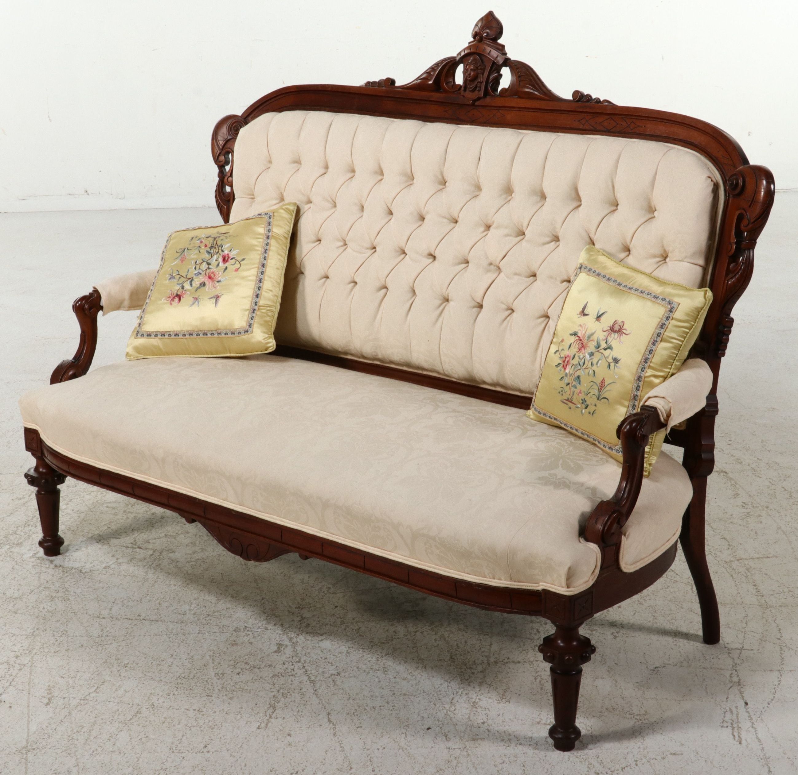 Victorian Renaissance Revival Carved Walnut Sofa, Attributed to John Jelliff