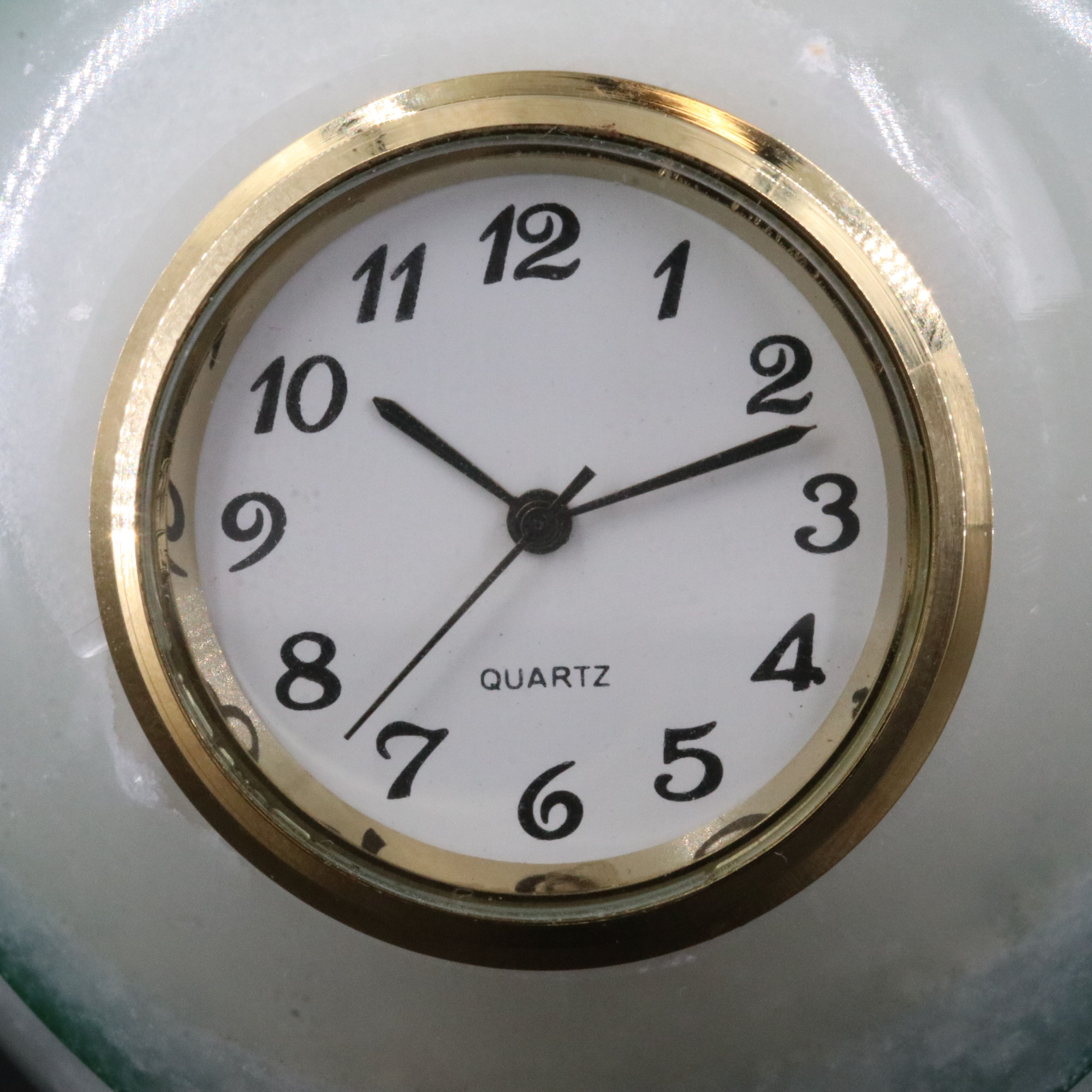 Agate Apple Quartz Desk Clock