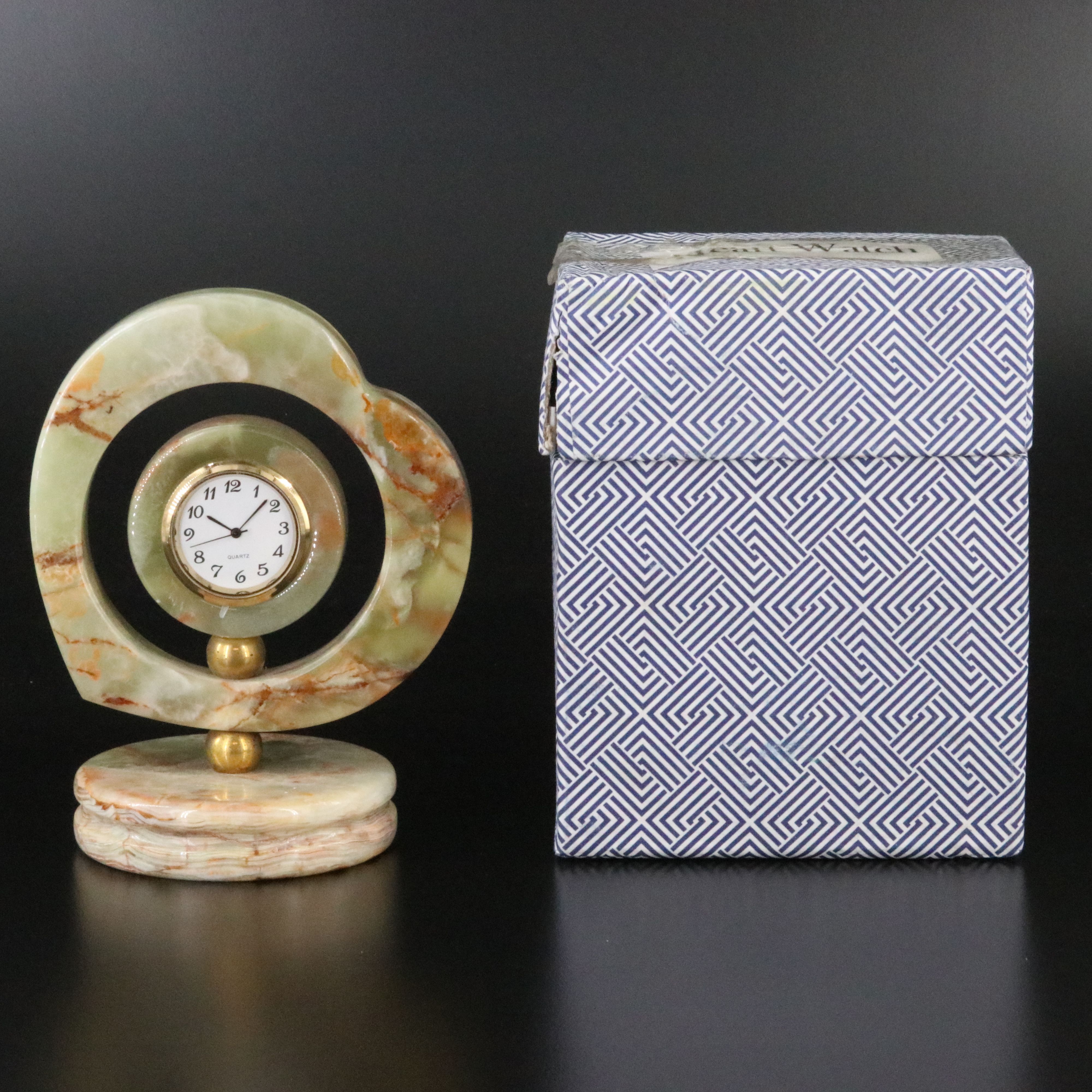 Agate Contemporary Heart Style Quartz Desk Clock