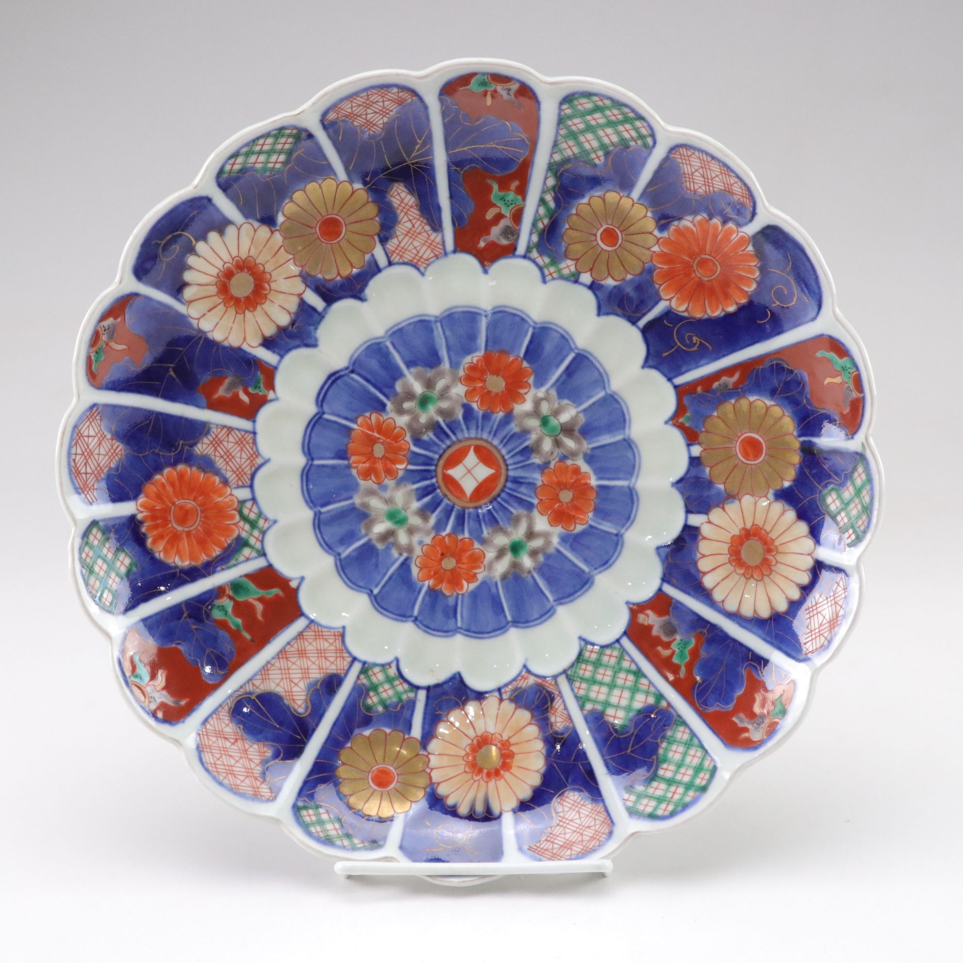 Japanese Imari Scalop Rim Centerpiece Chrysanthemum Bowl